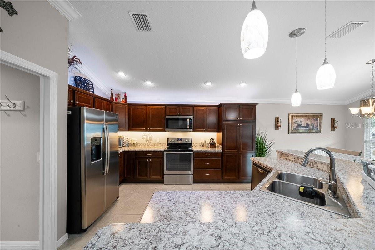 Over Cabinet Lighting in Kitchen - 3335 VELTRE WAY, THE VILLAGES