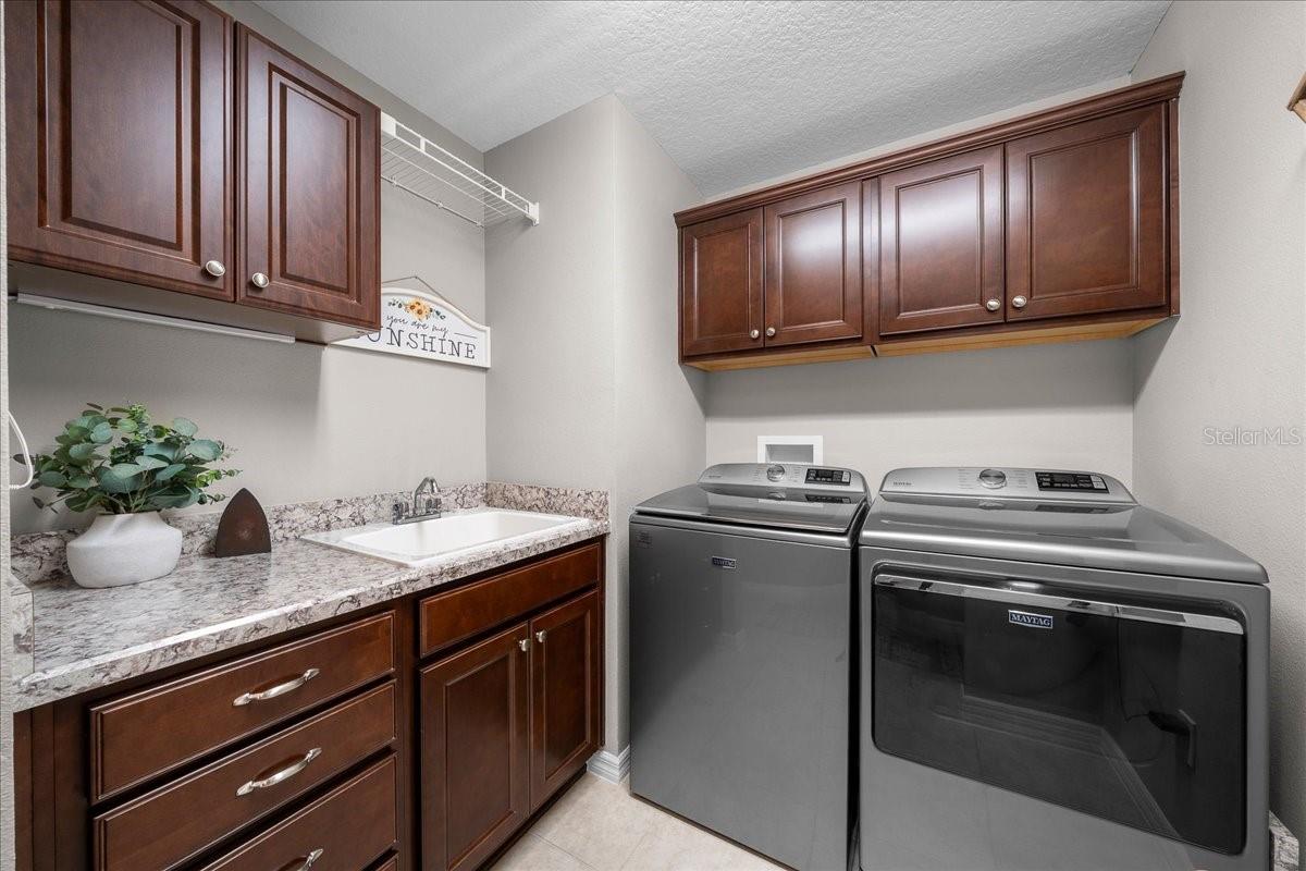 Utility Sink and Overhead Cabinets - 3335 VELTRE WAY, THE VILLAGES
