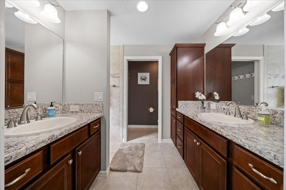 Dual Vanities in Primary Ensuite - 3335 VELTRE WAY, THE VILLAGES
