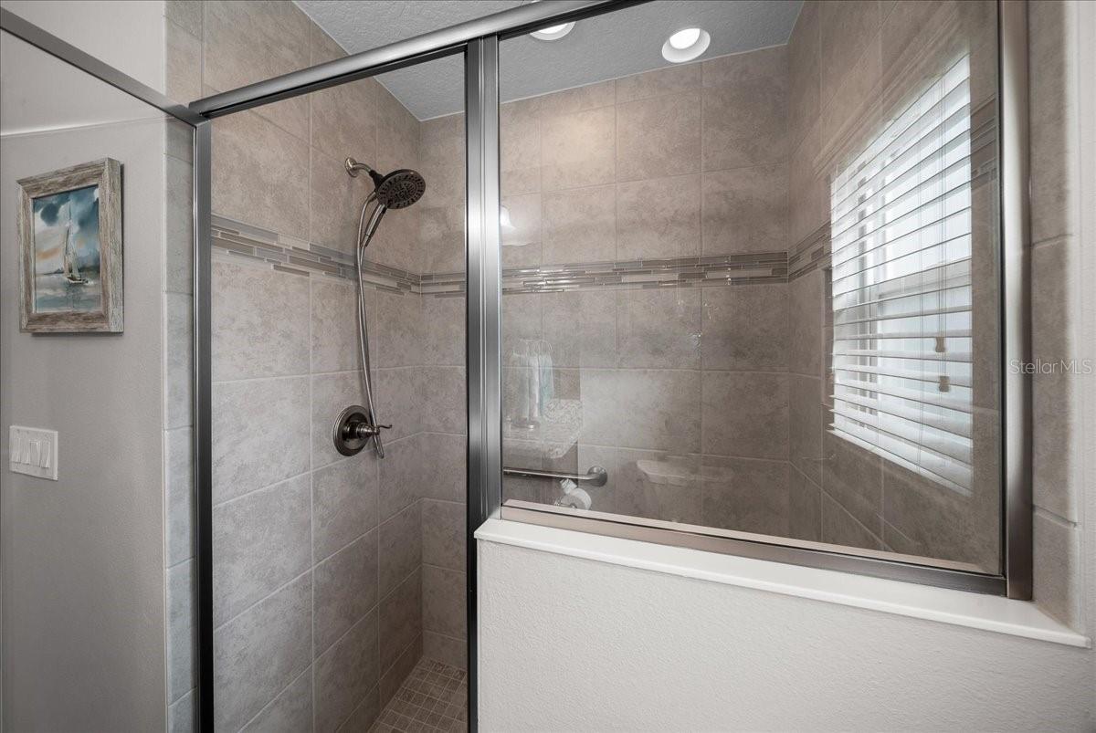 Walk-in Shower - 3335 VELTRE WAY, THE VILLAGES