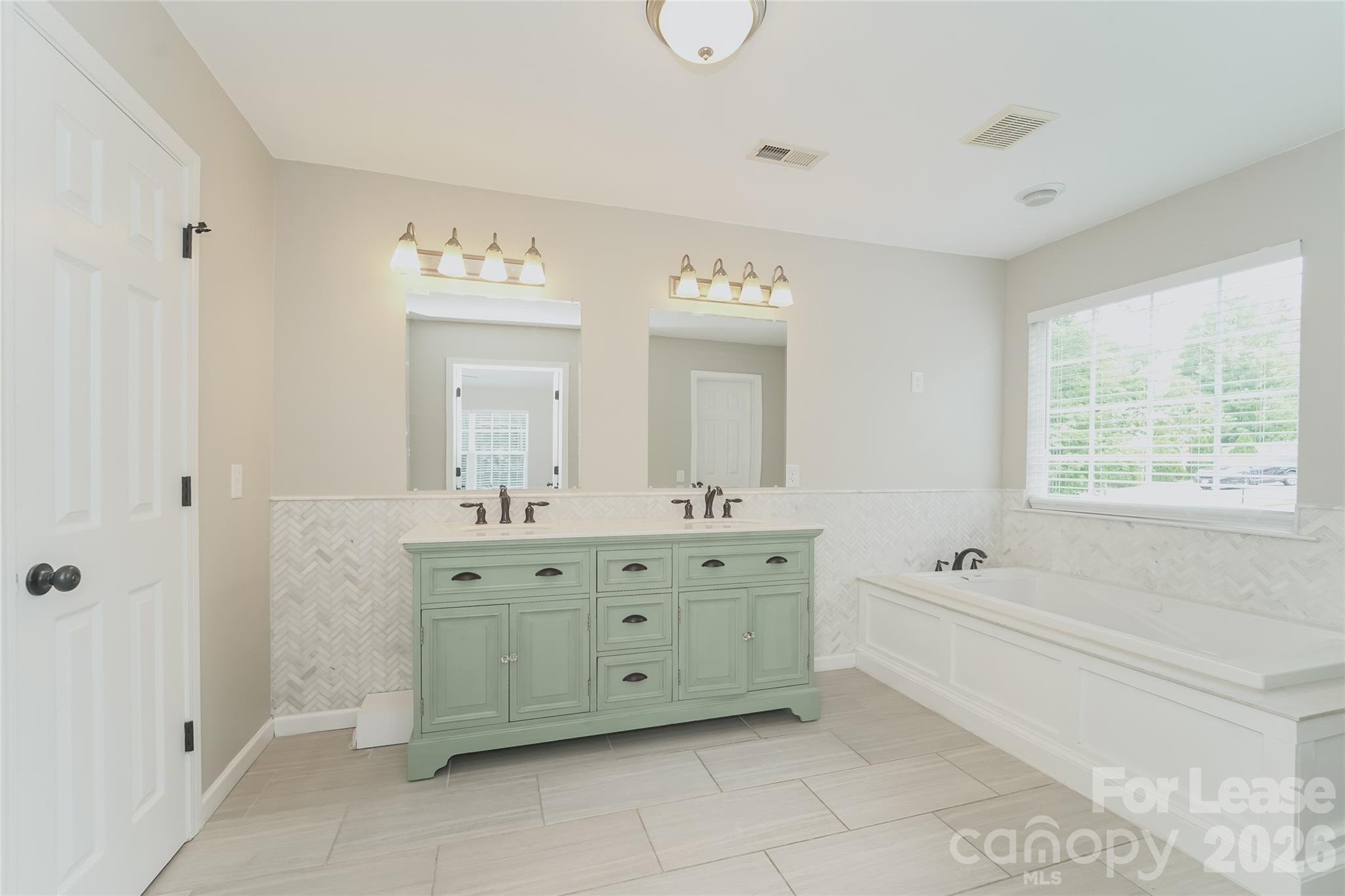 Single Family Residence at 9136 Culcairn Road, Huntersville, photo 13 of 15