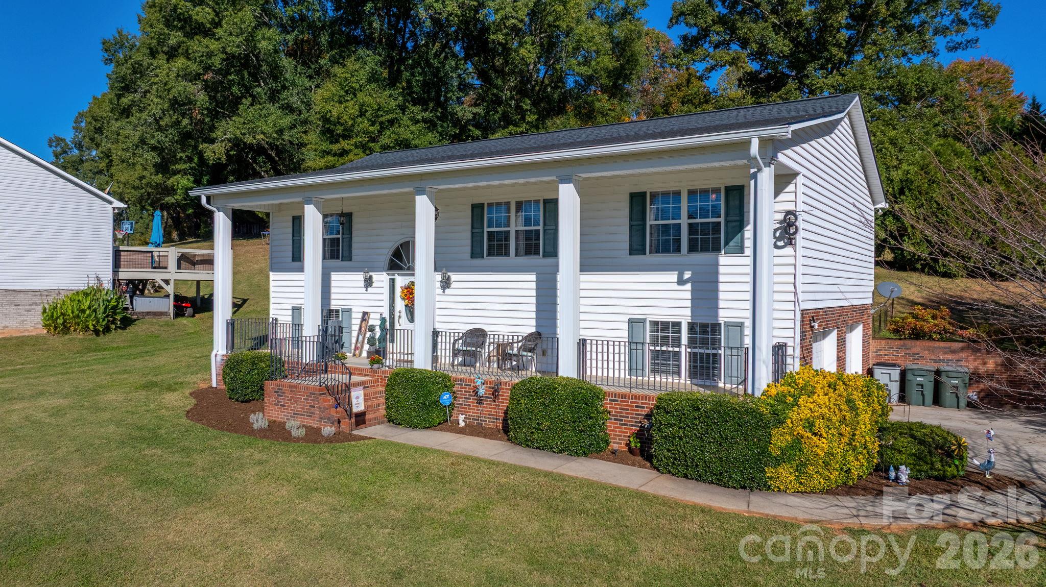 Single Family Residence at 2137 Olde Farm Road, Hudson, photo 2 of 38