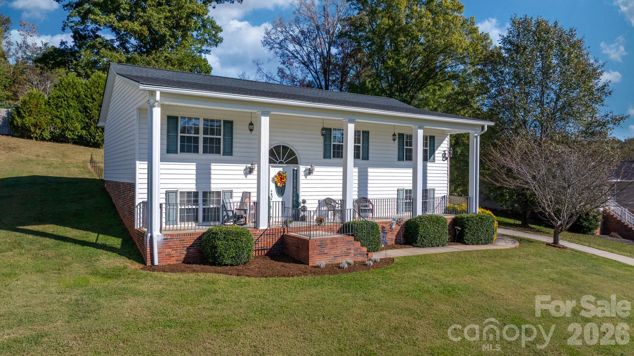 Single Family Residence at 2137 Olde Farm Road, Hudson, photo 3 of 38
