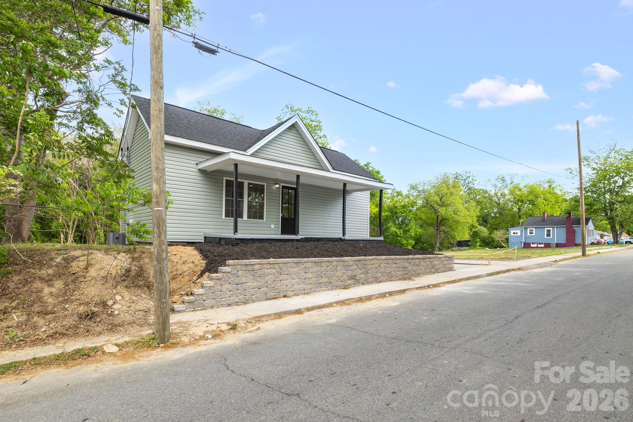 Single Family Residence at 321 S Branch Street, Reidsville, photo 4 of 31