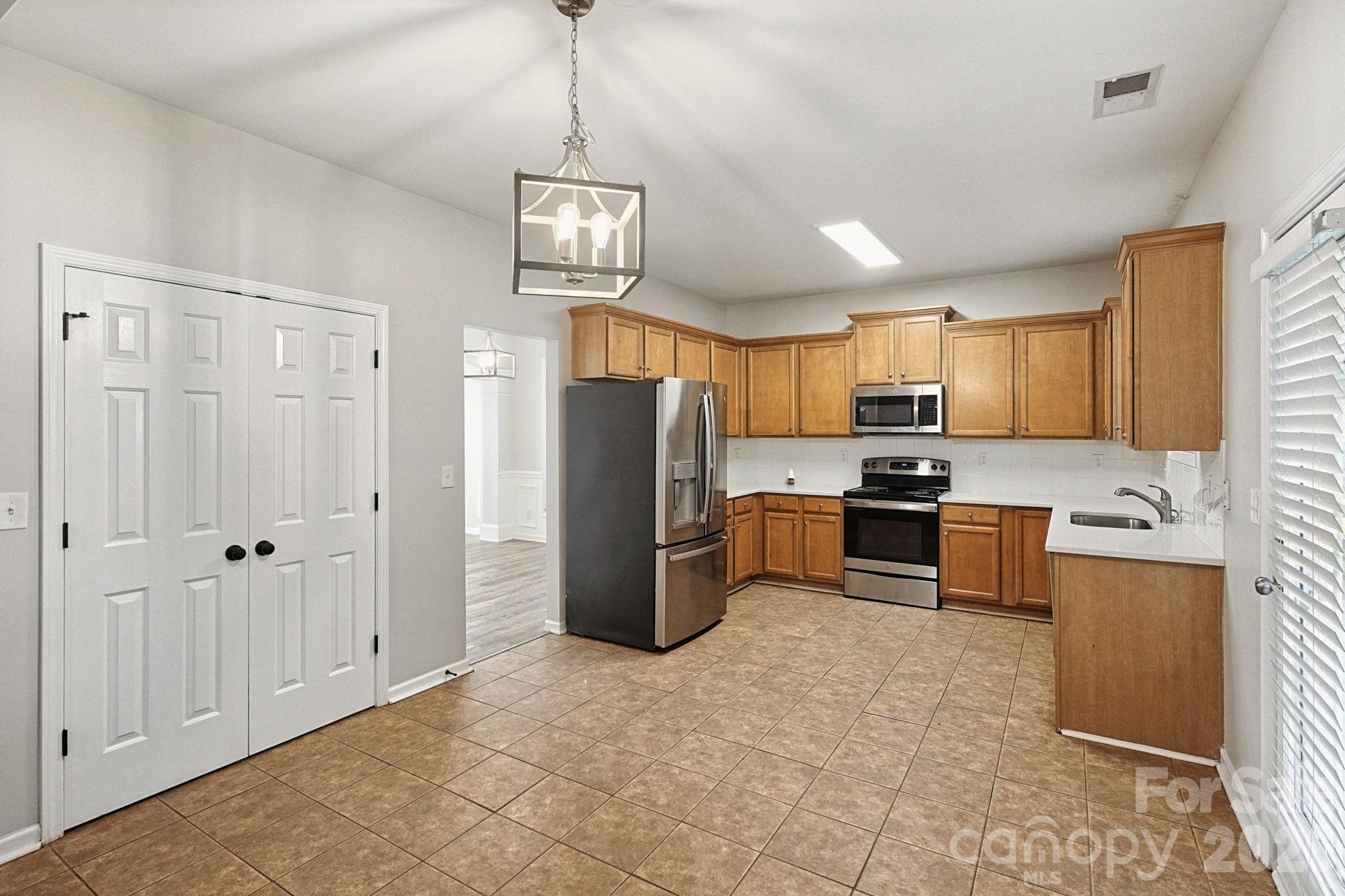 Single Family Residence at 107 Vance Crescent Drive, Mooresville, photo 22 of 45