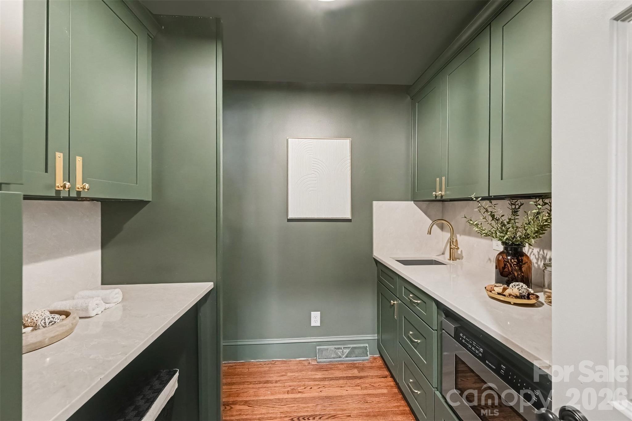 Single Family Residence at 701 Manning Drive, Charlotte, photo 18 of 47