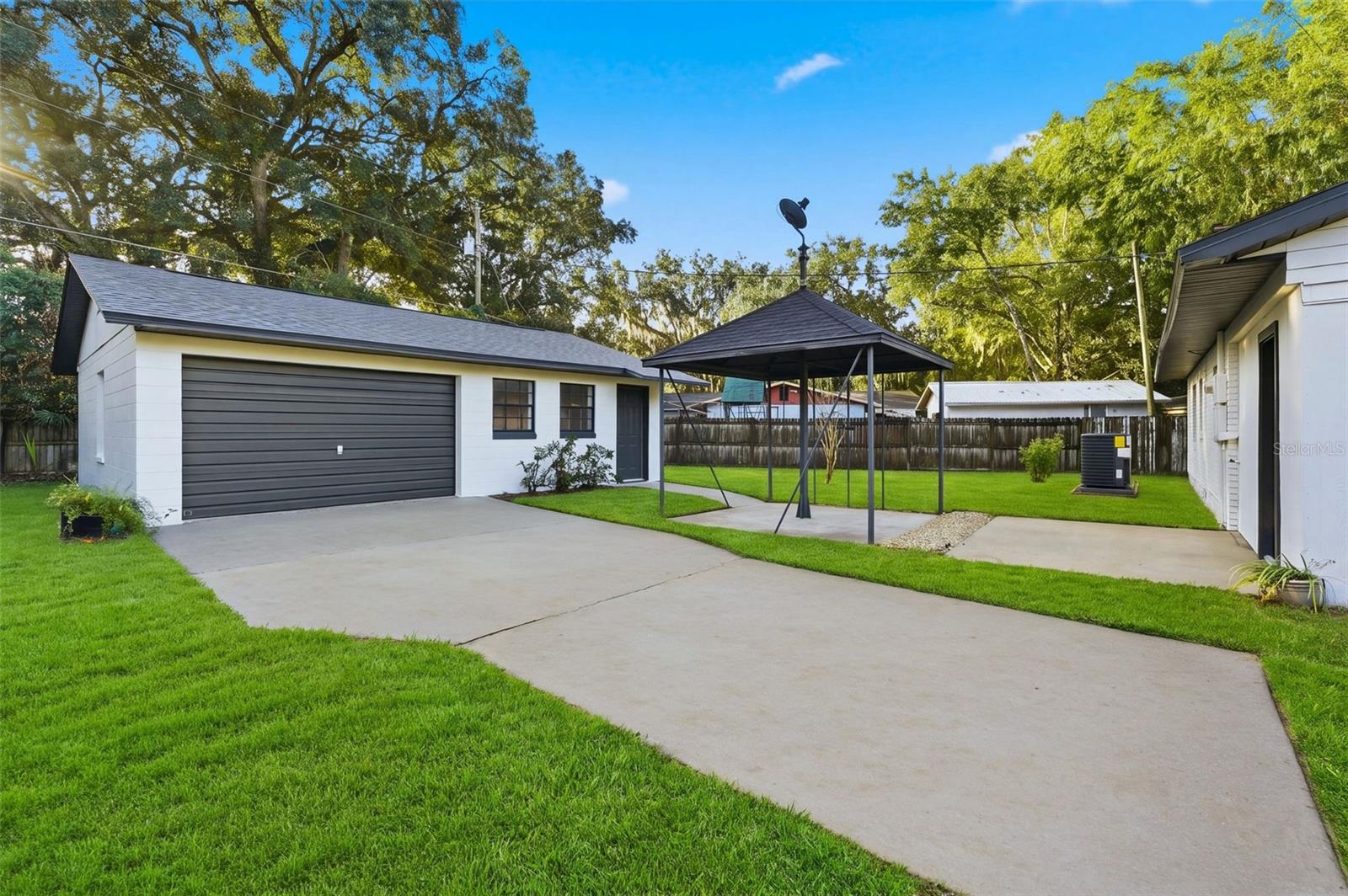 Single Family Residence at 2209 CORDOVA DR, SANFORD, photo 2 of 36