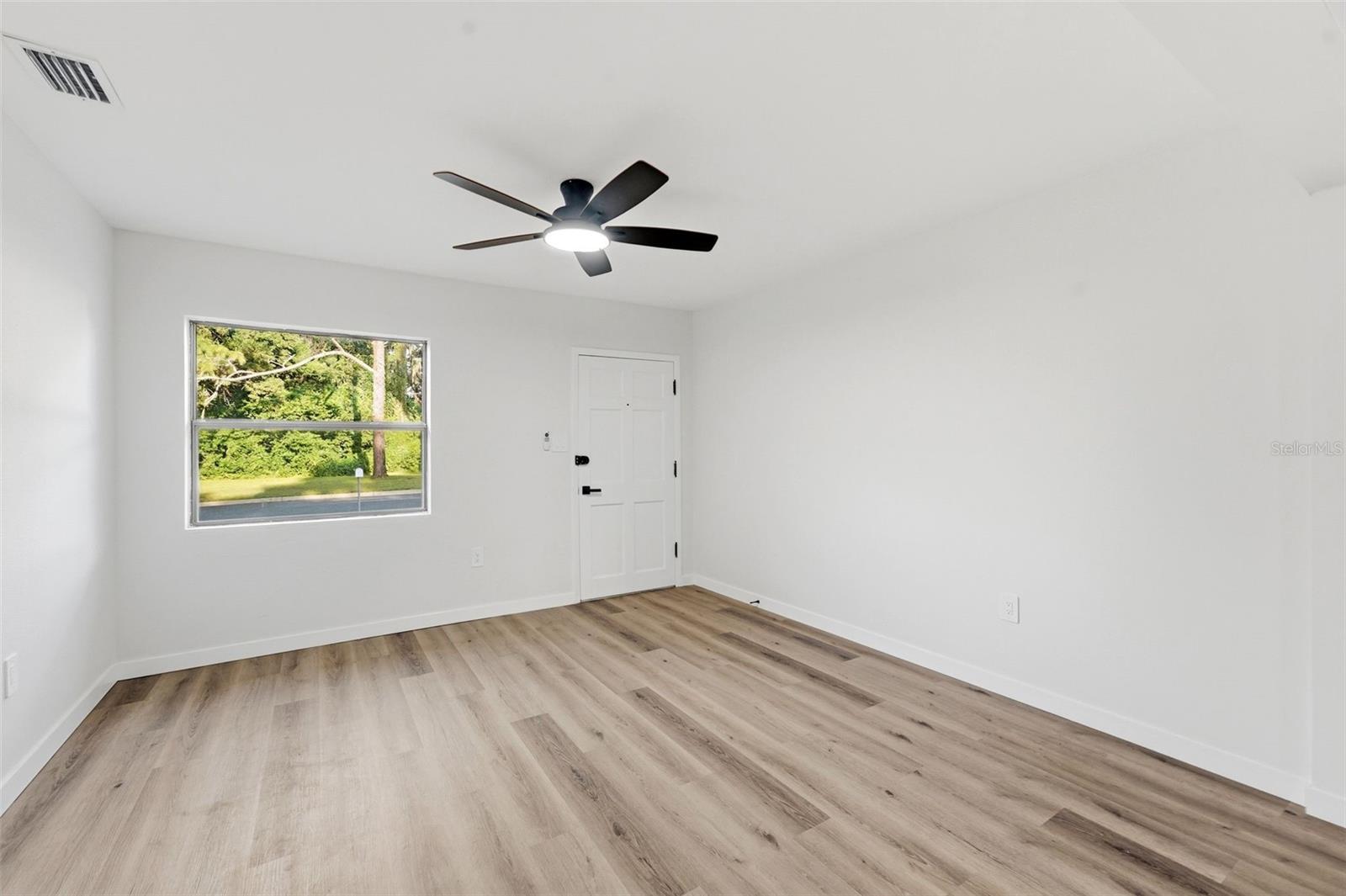 Single Family Residence at 2209 CORDOVA DR, SANFORD, photo 5 of 36