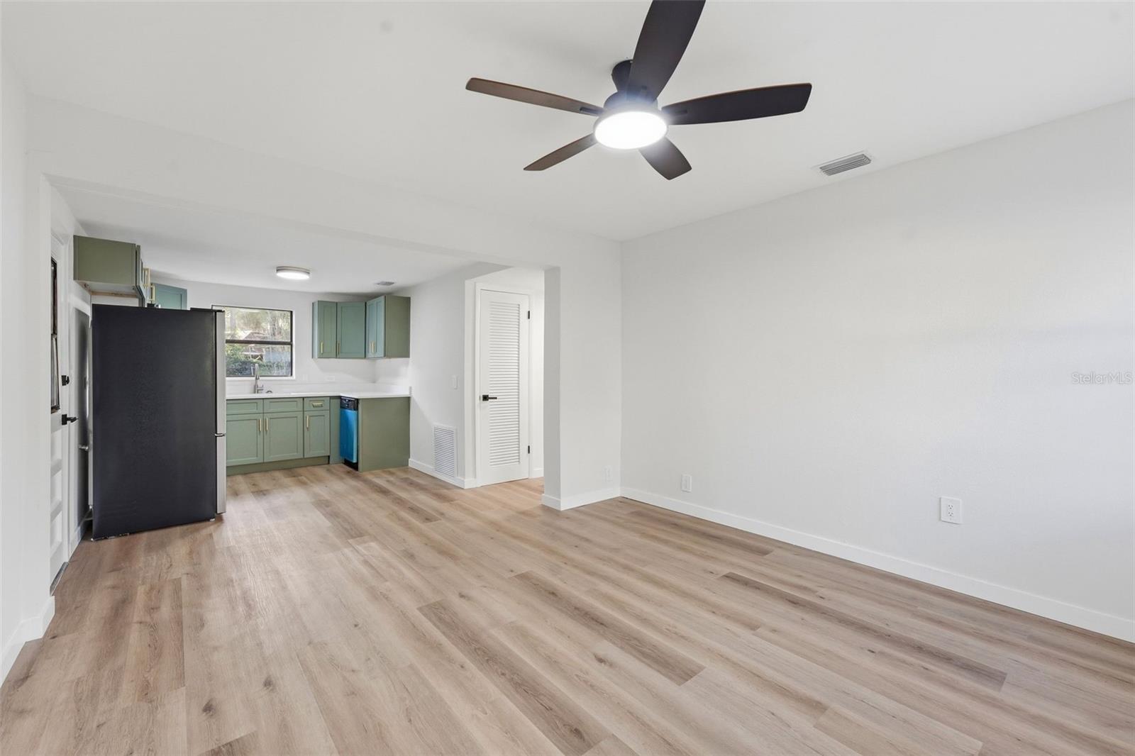 Single Family Residence at 2209 CORDOVA DR, SANFORD, photo 6 of 36