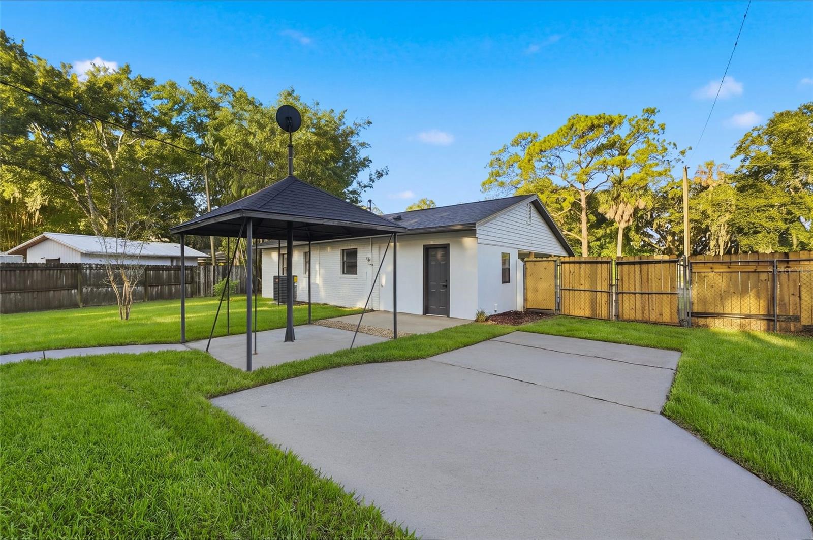 Single Family Residence at 2209 CORDOVA DR, SANFORD, photo 24 of 36