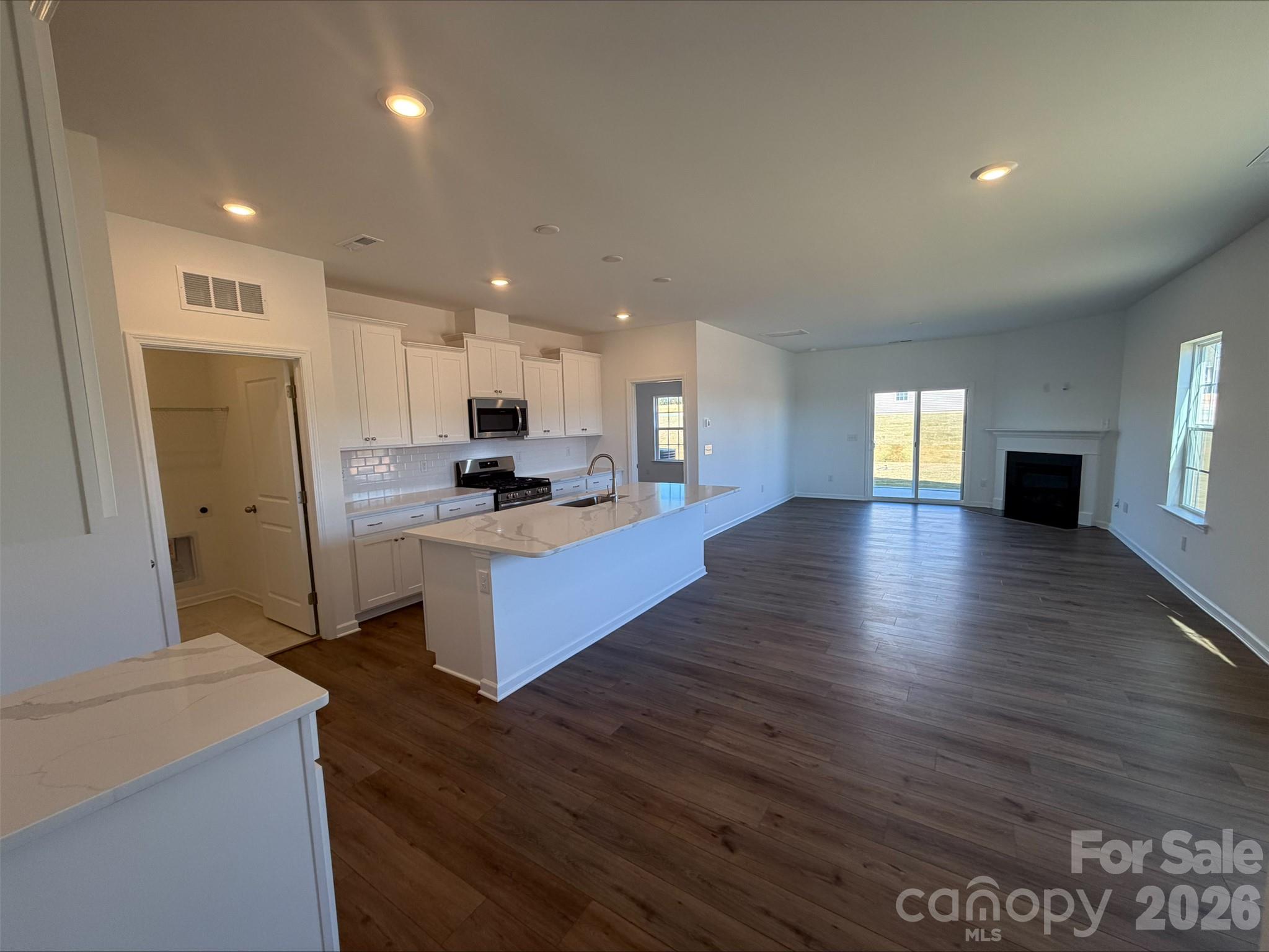Single Family Residence at 1646 Grassy Knoll Trail, Maiden, photo 2 of 9