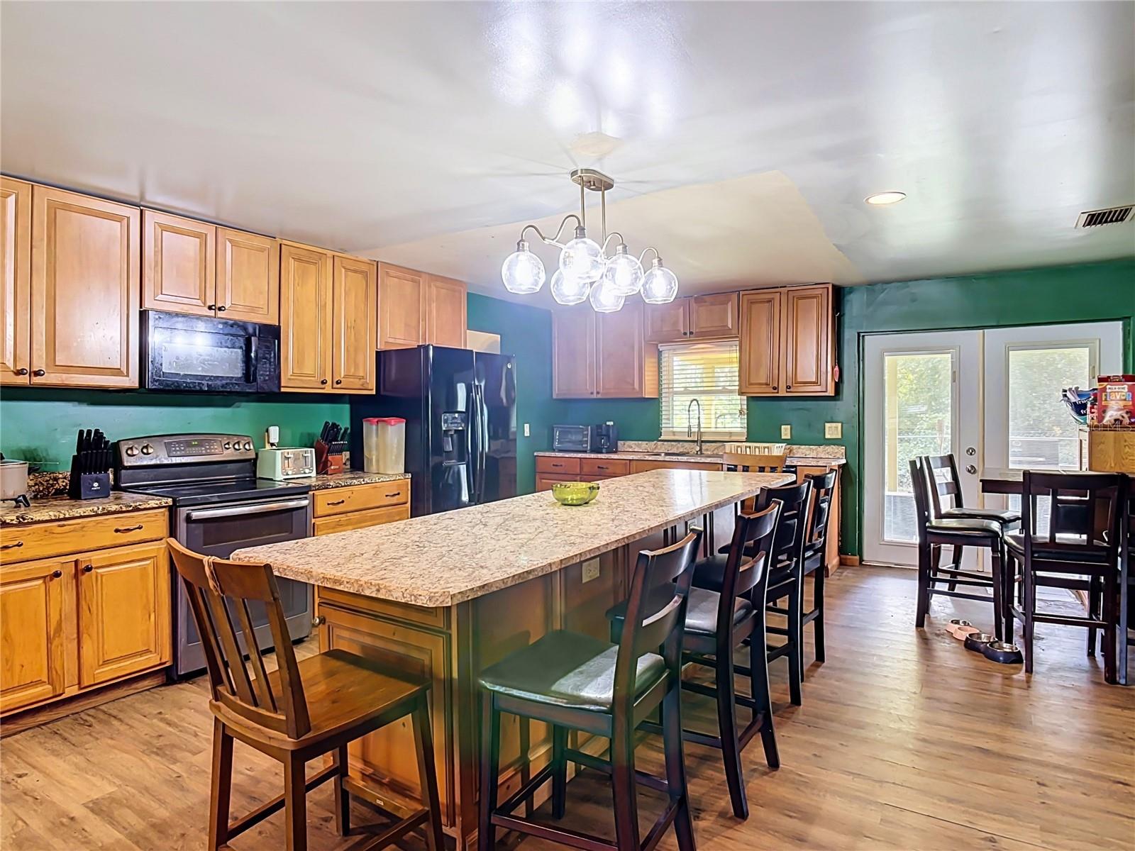 Single Family Residence at 28418 BOUGAINVILLEA AVE, PAISLEY, photo 4 of 33