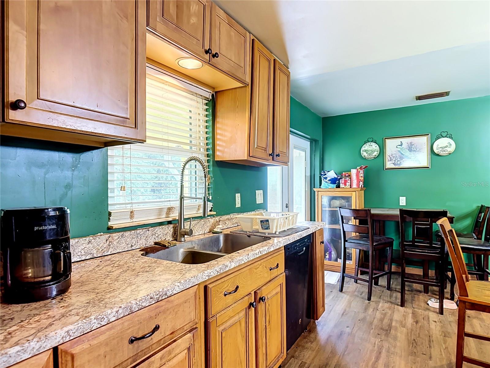 Single Family Residence at 28418 BOUGAINVILLEA AVE, PAISLEY, photo 8 of 33