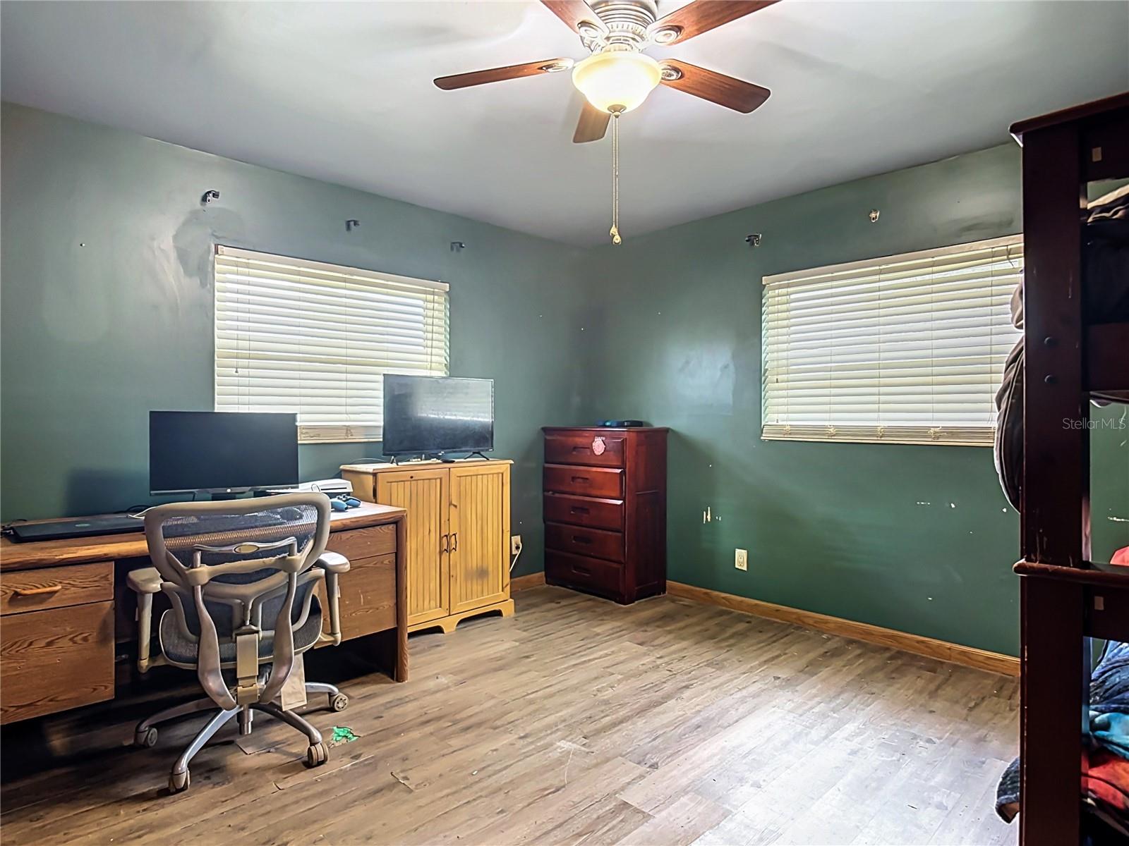 Single Family Residence at 28418 BOUGAINVILLEA AVE, PAISLEY, photo 10 of 33