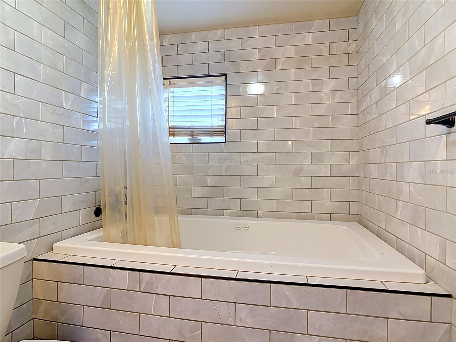 Single Family Residence at 28418 BOUGAINVILLEA AVE, PAISLEY, photo 20 of 33