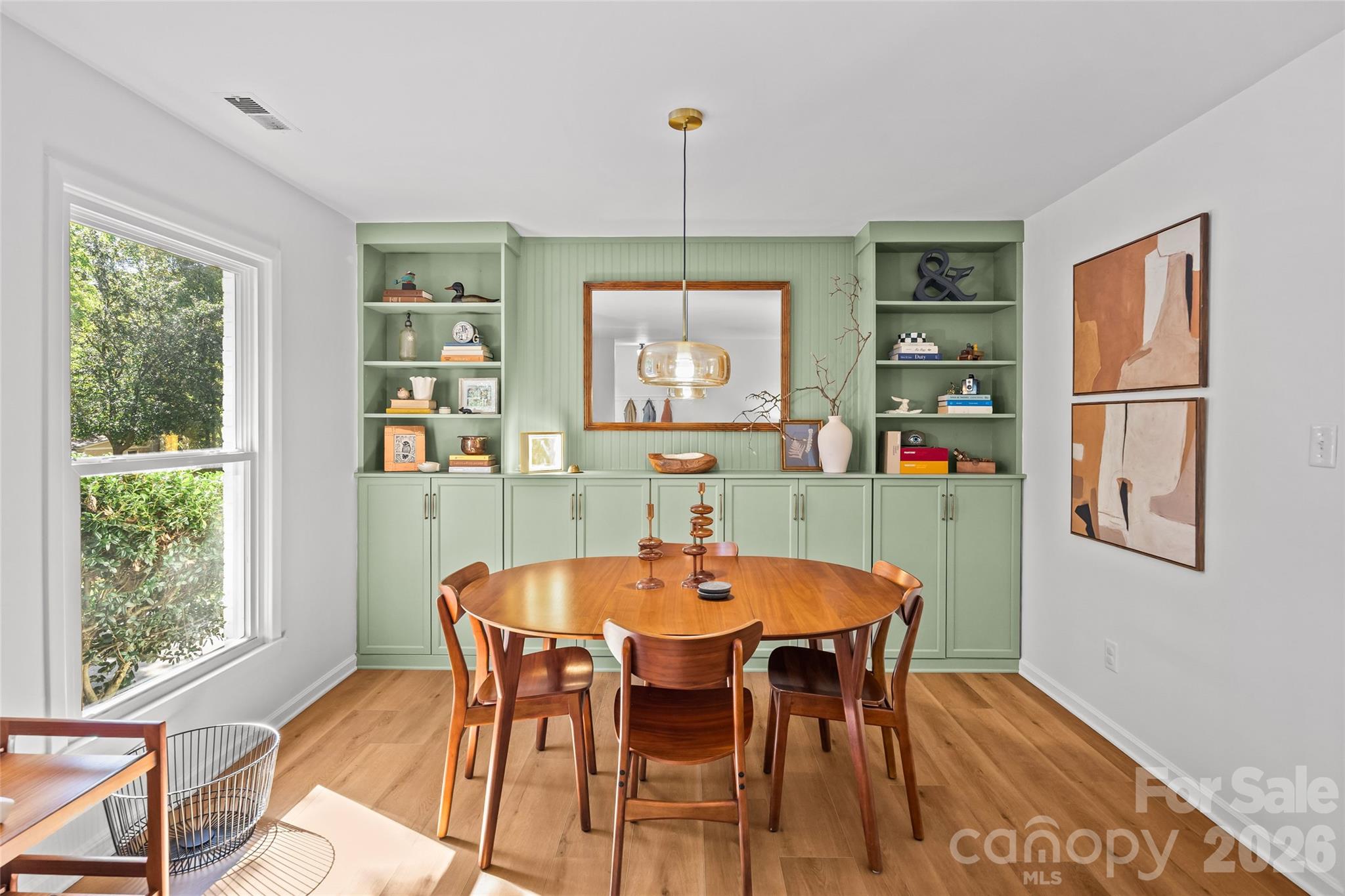 Built In Cabinetry - 6441 Bridlewood Lane, Charlotte