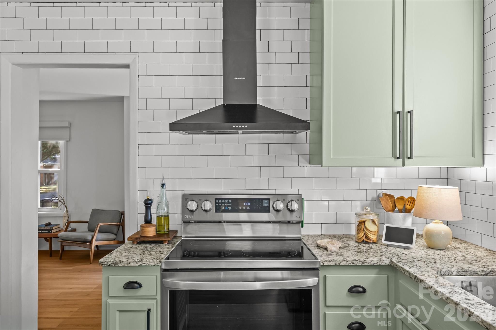 Custom Hood - 6441 Bridlewood Lane, Charlotte