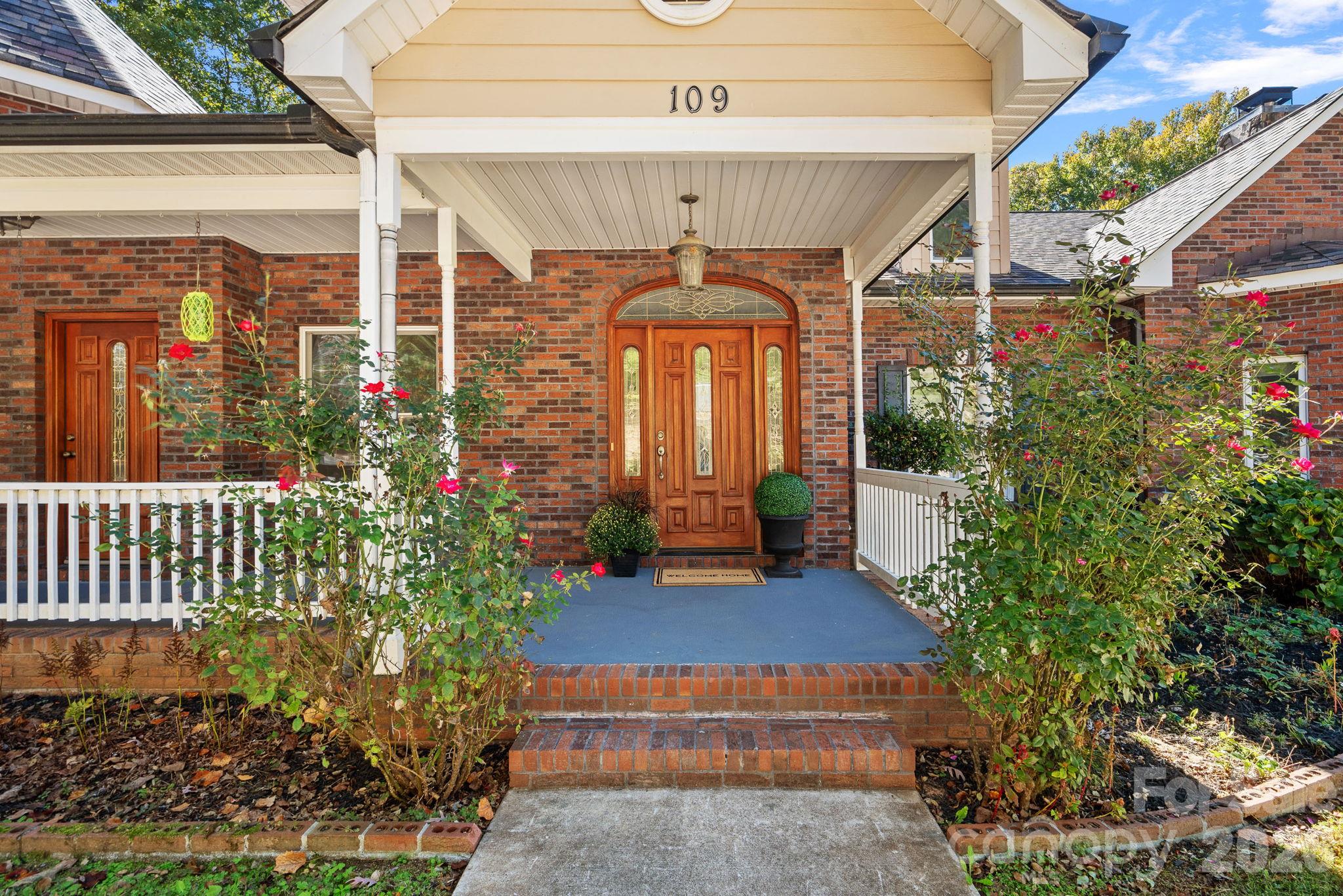 Single Family Residence at 109 Folkstone Road, Mooresville, photo 5 of 48