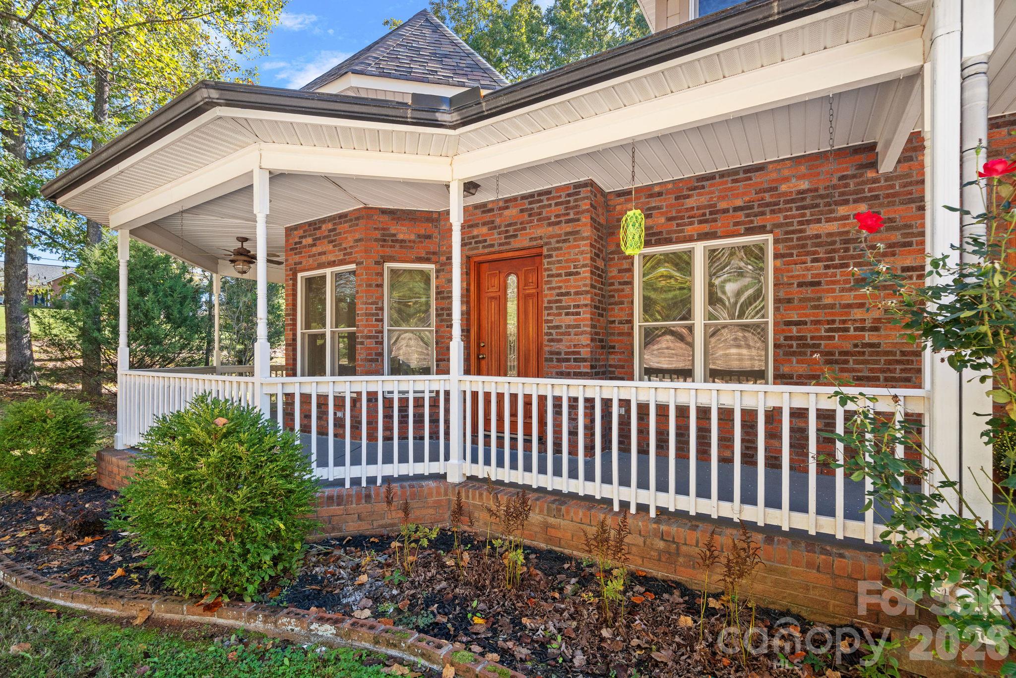 Single Family Residence at 109 Folkstone Road, Mooresville, photo 6 of 48