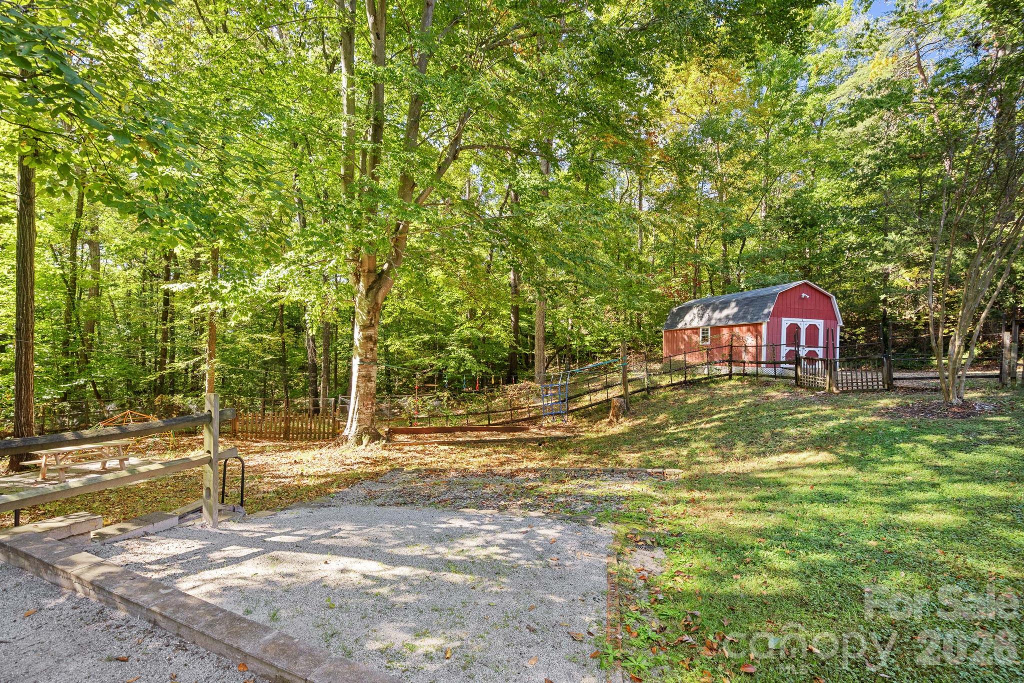 Single Family Residence at 109 Folkstone Road, Mooresville, photo 43 of 48