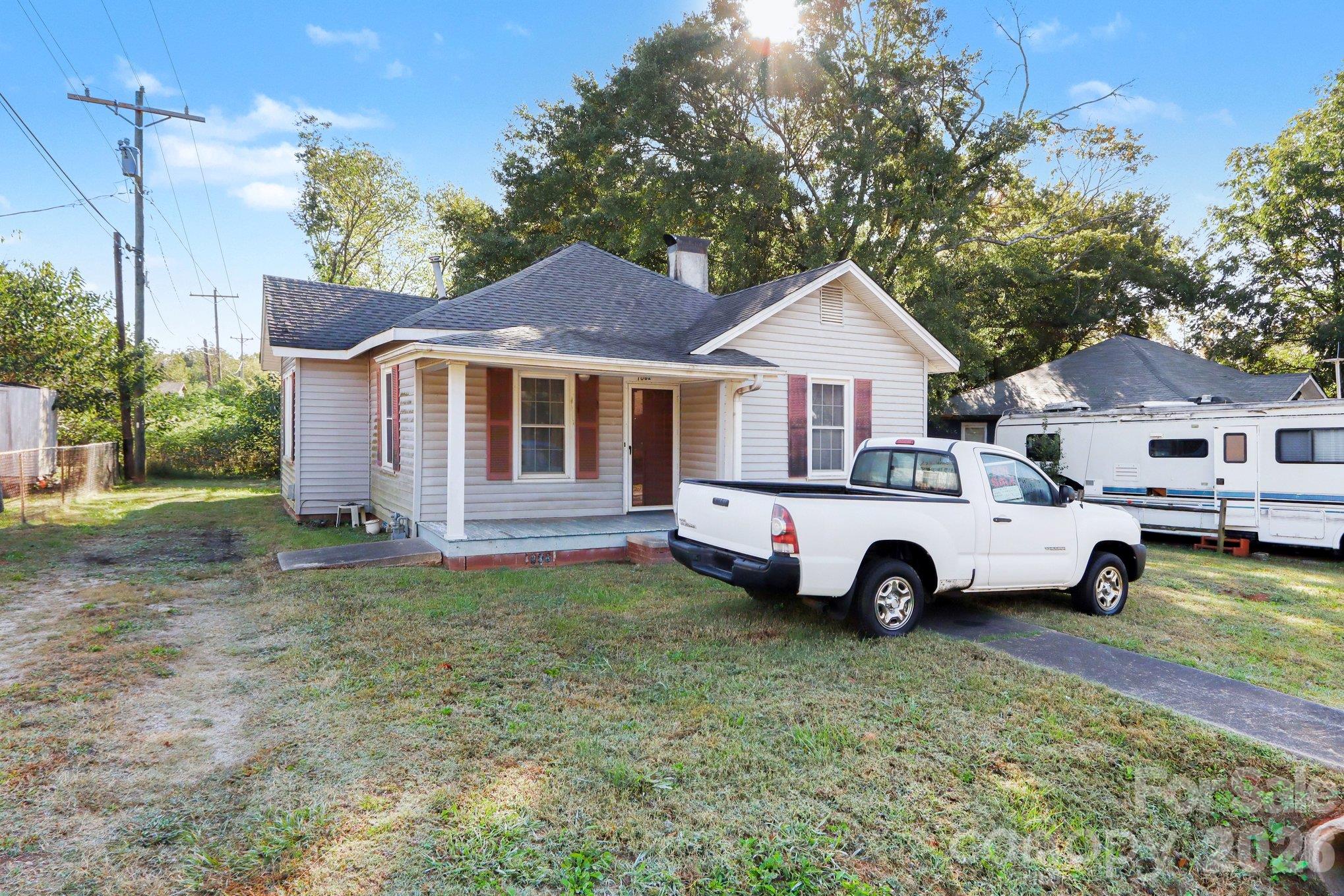 Single Family Residence at 1062 Wellman Street, Gastonia, photo 2 of 28