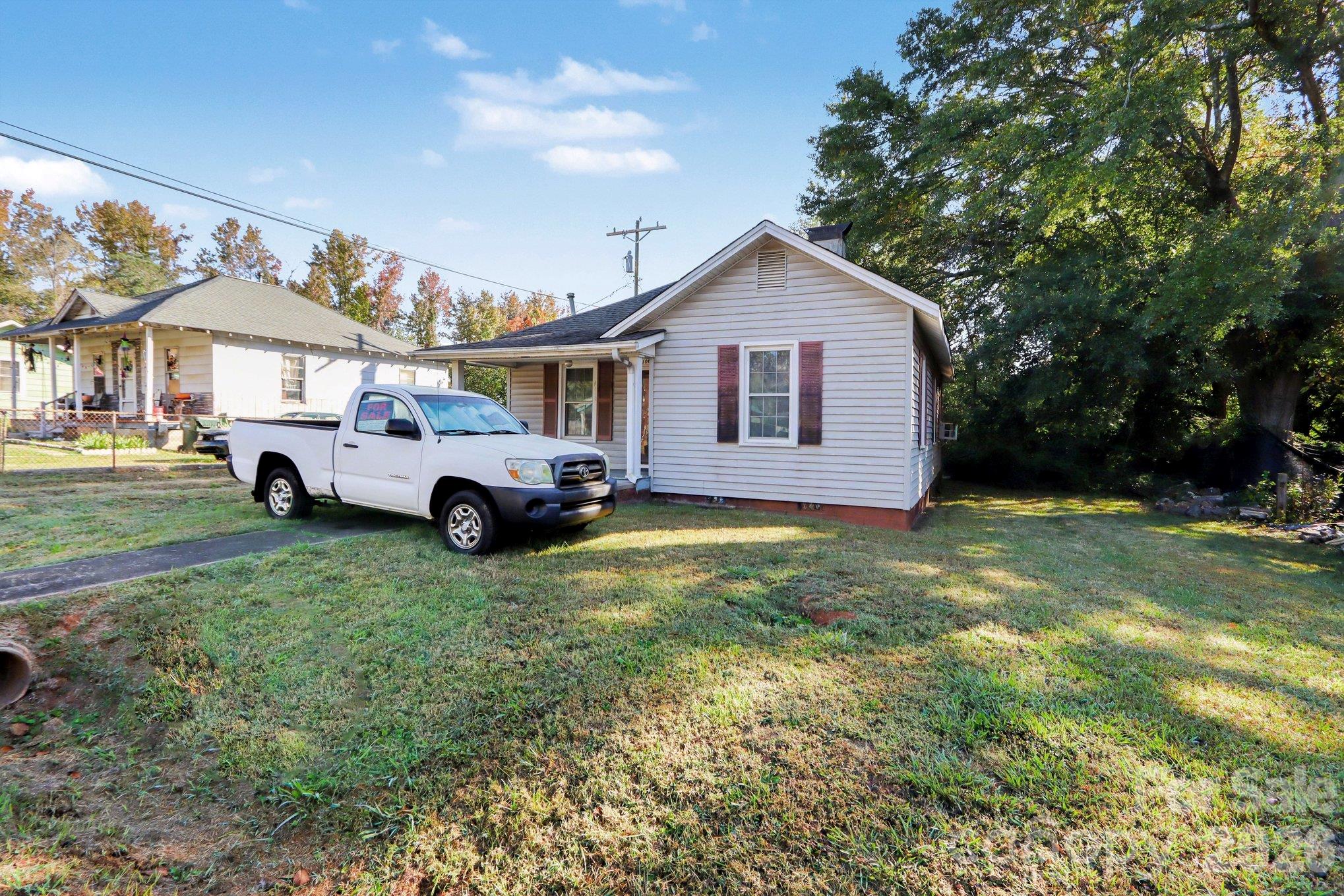 Single Family Residence at 1062 Wellman Street, Gastonia, photo 3 of 28