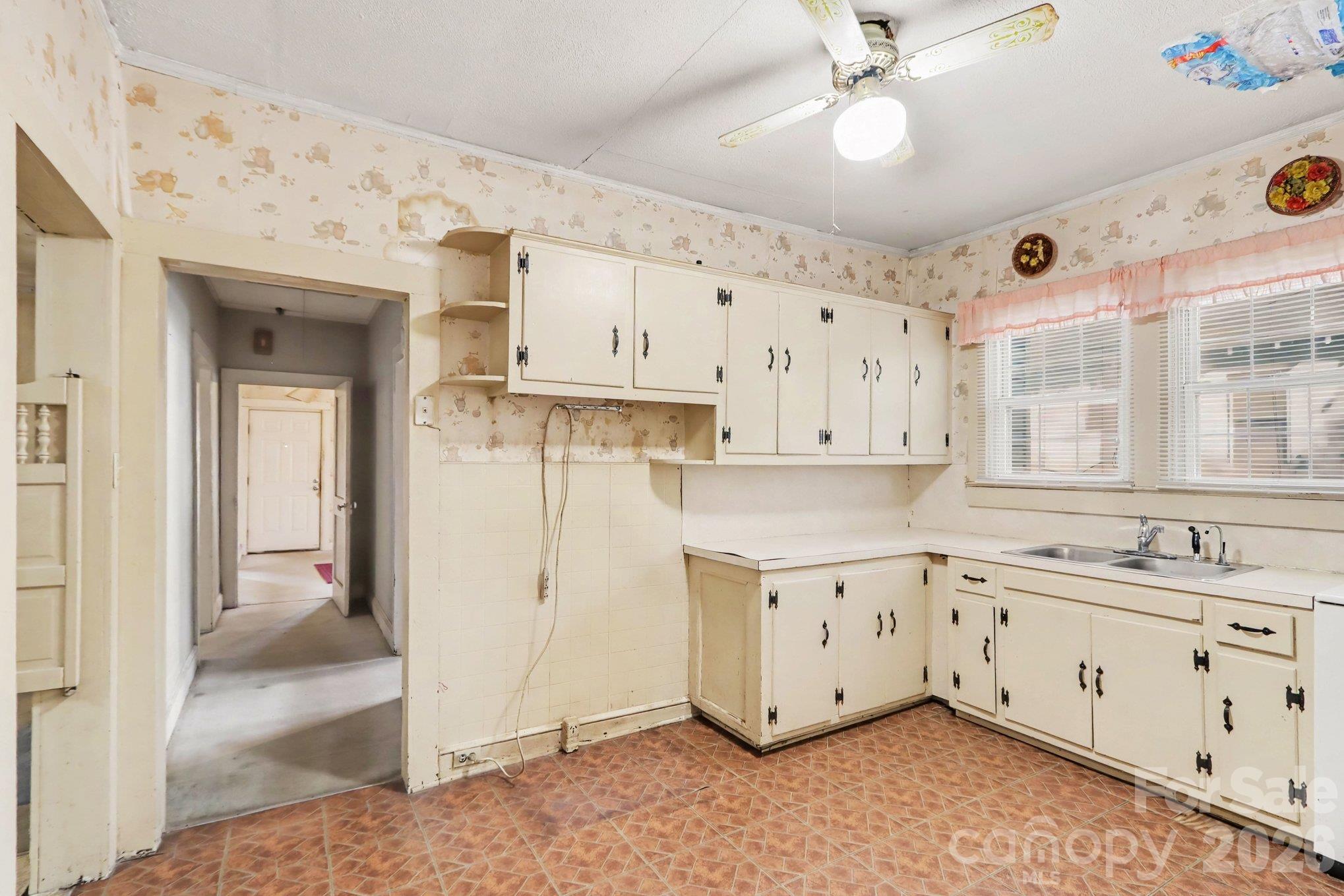 Single Family Residence at 1062 Wellman Street, Gastonia, photo 9 of 28