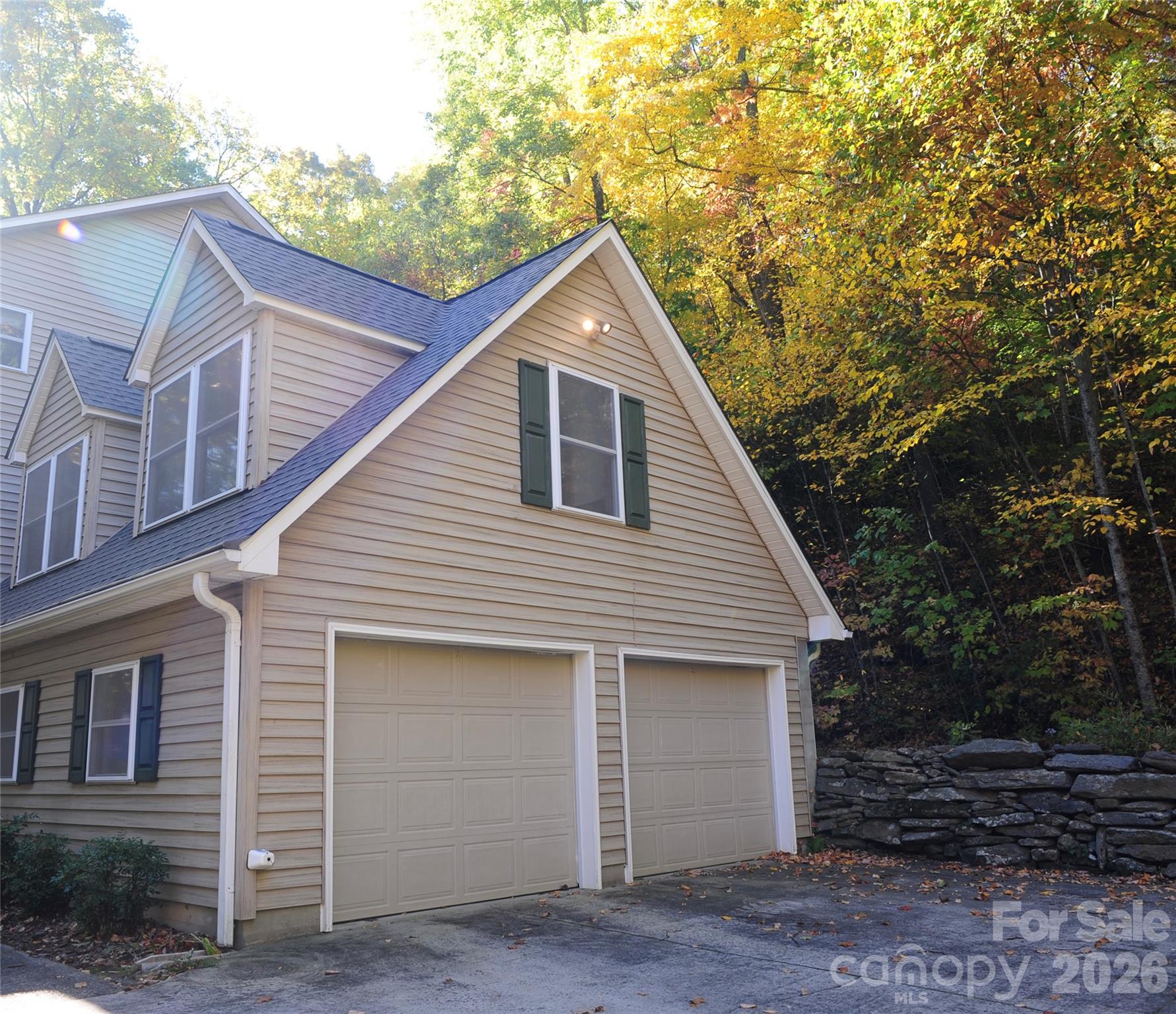Another look at the new roof! - 22 Great Aspen Way, Black Mountain