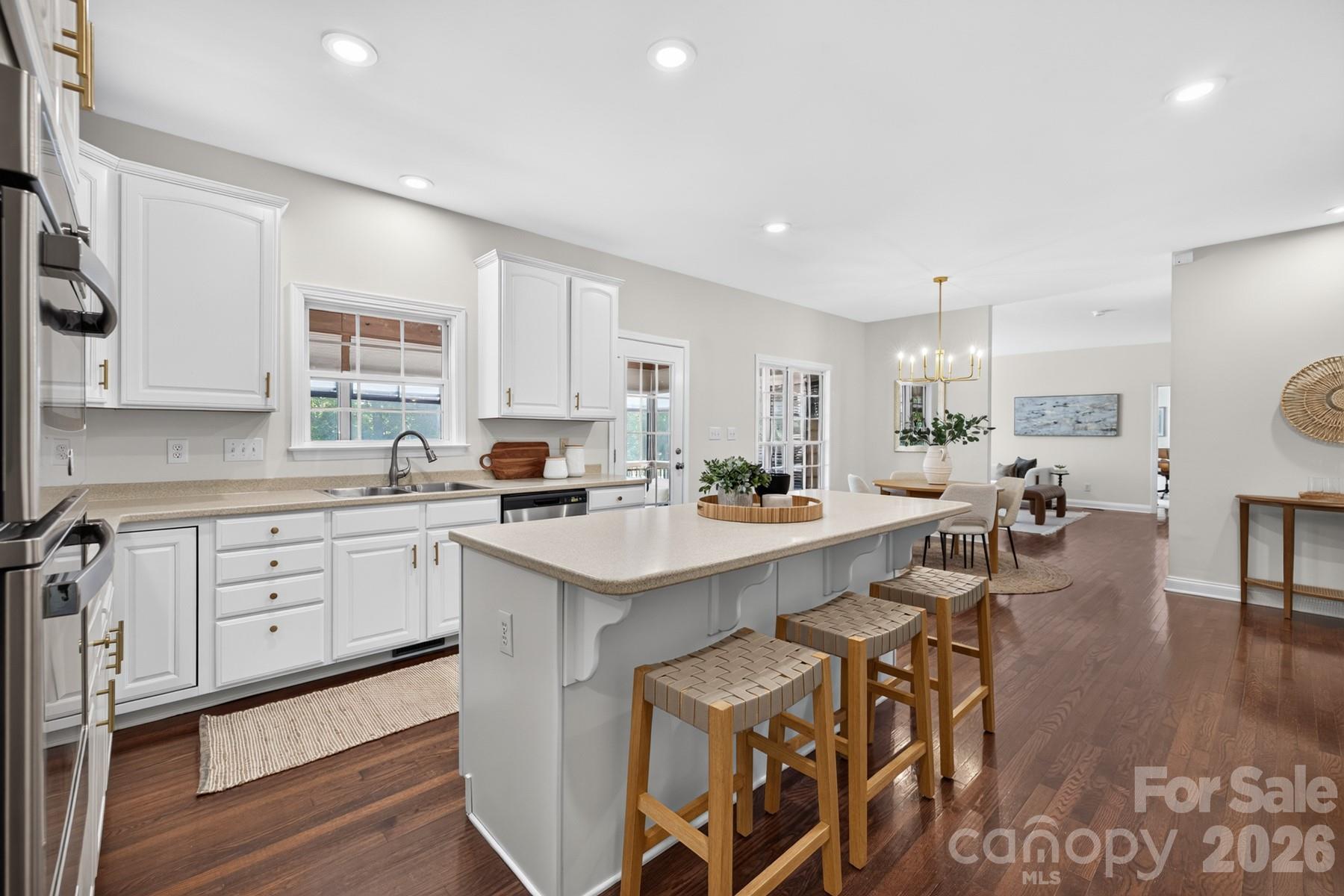 Kitchen with view to the breakfast area - 10826 Persimmon Creek Drive, Mint Hill