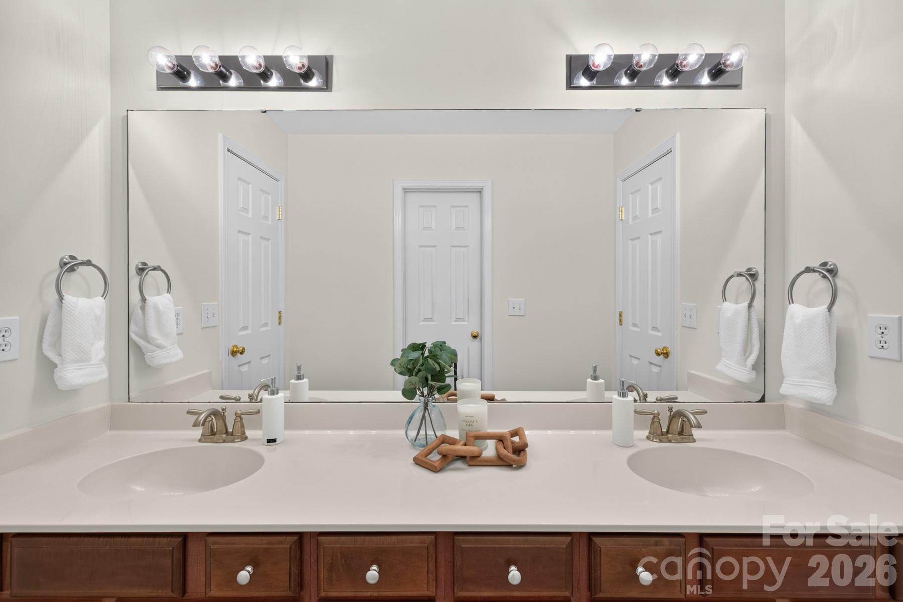 Jack&Jill Bathroom w double vanity - 10826 Persimmon Creek Drive, Mint Hill