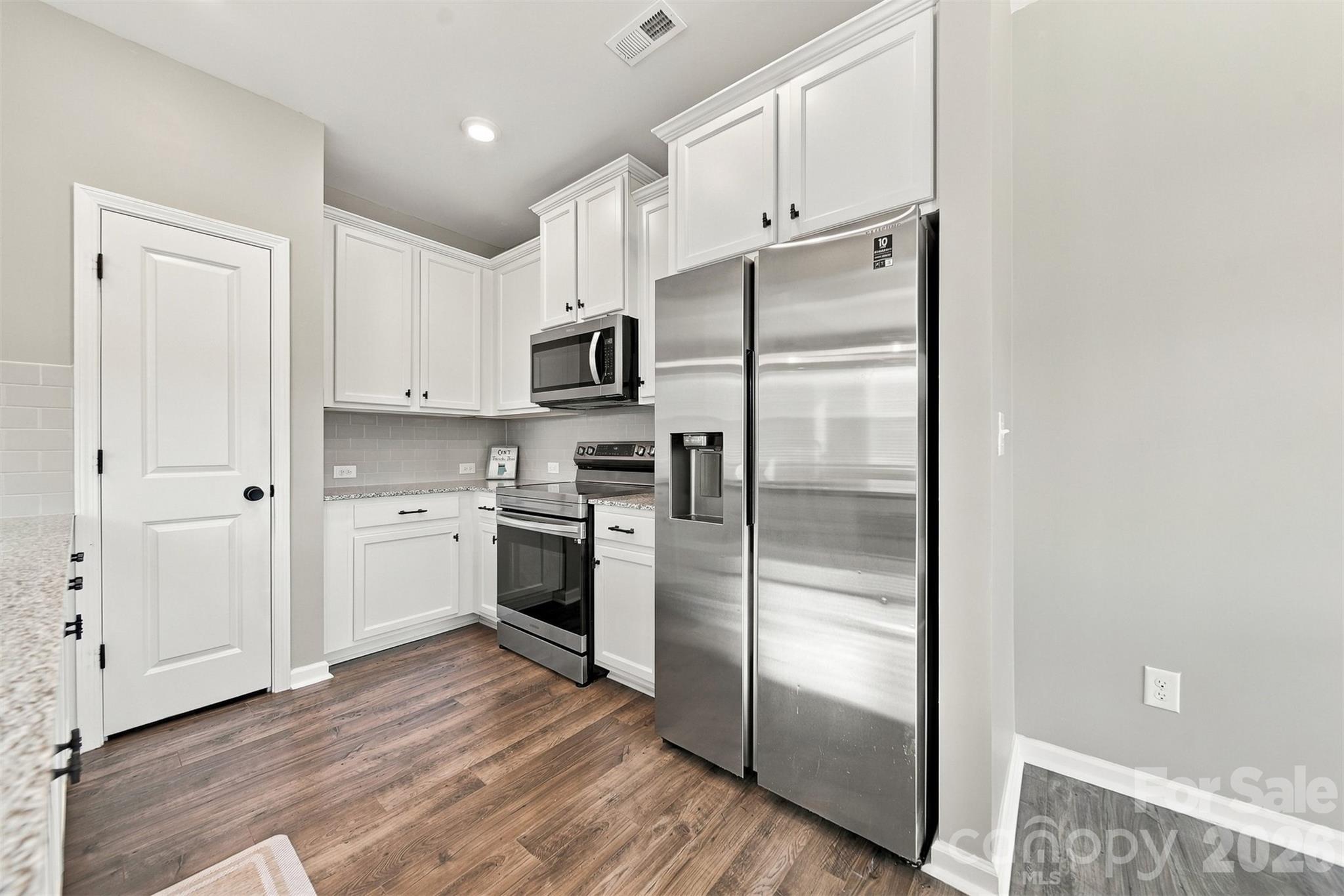 Townhouse at 8109 Sheffield Drive, Terrell, photo 13 of 47