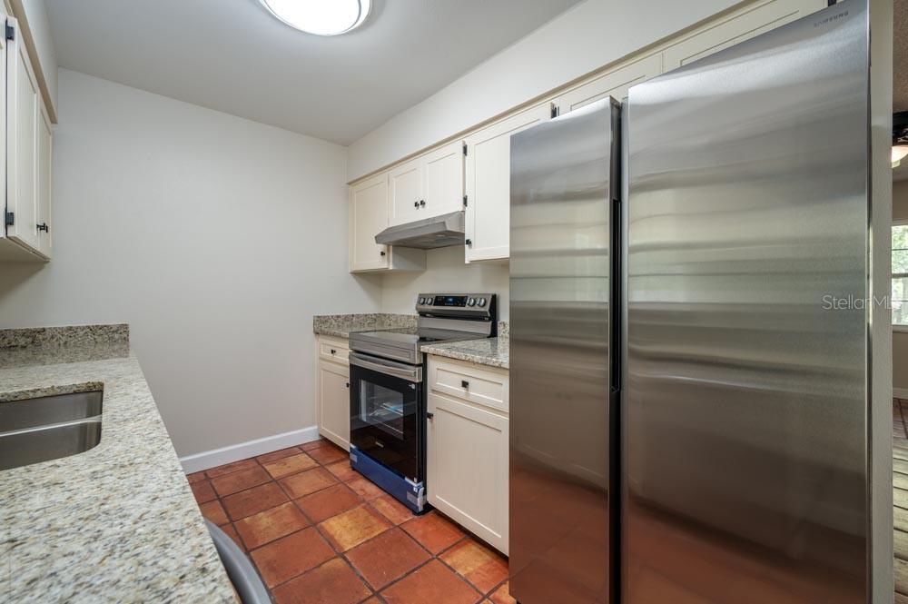 Single Family Residence at 525 S TANGERINE CT, EAGLE LAKE, photo 7 of 24