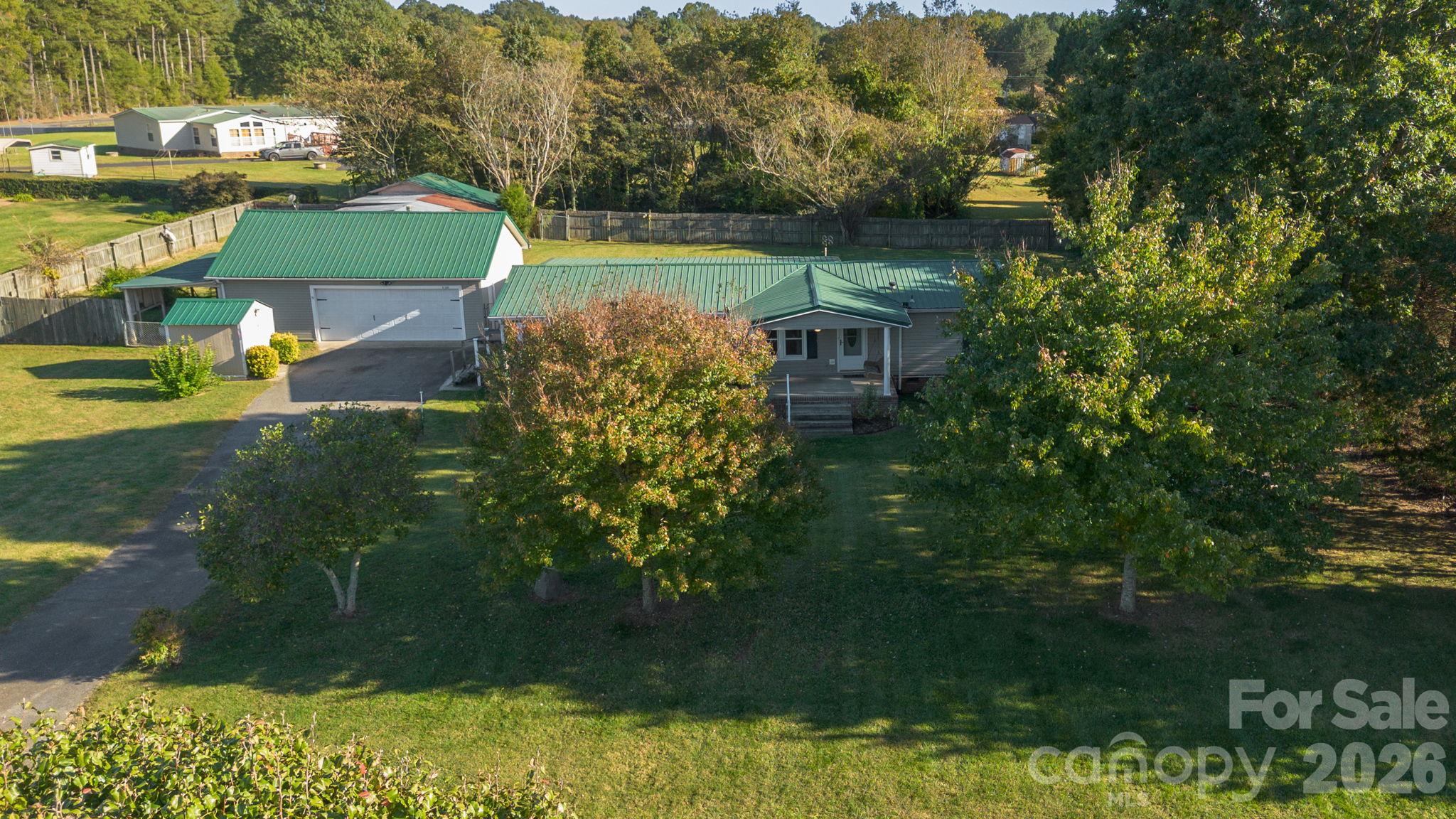 Single Family Residence at 2330 Old Home Place Drive, Newton, photo 2 of 40