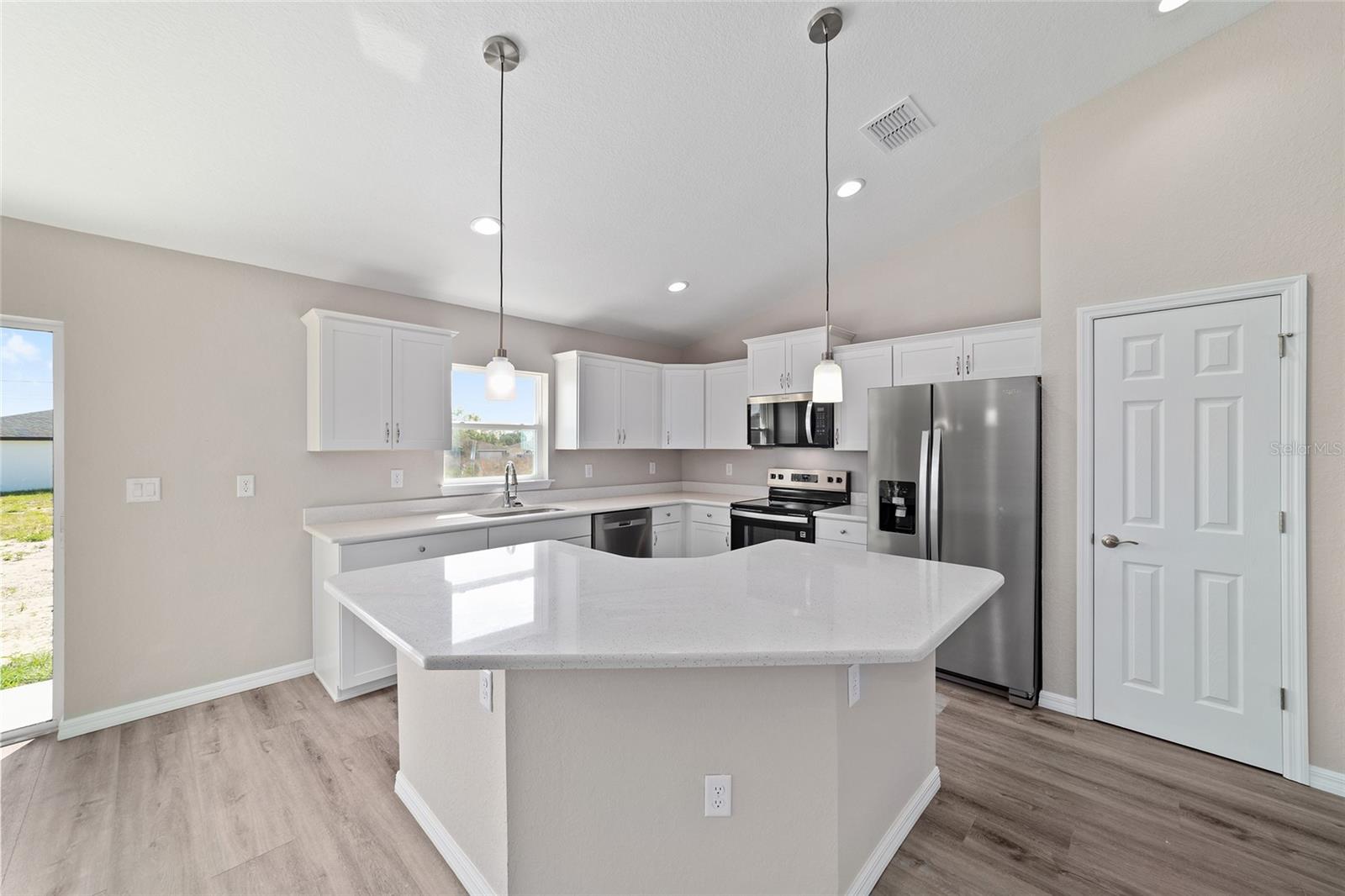 Single Family Residence at 14816 SE 112TH PL, OCKLAWAHA, photo 6 of 17