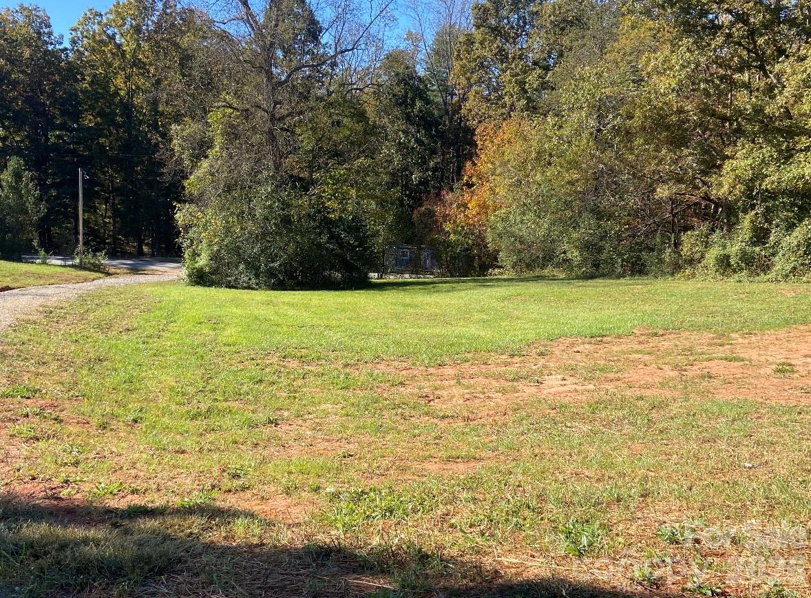 Single Family Residence at 1714 Old Amherst Circle, Morganton, photo 3 of 14