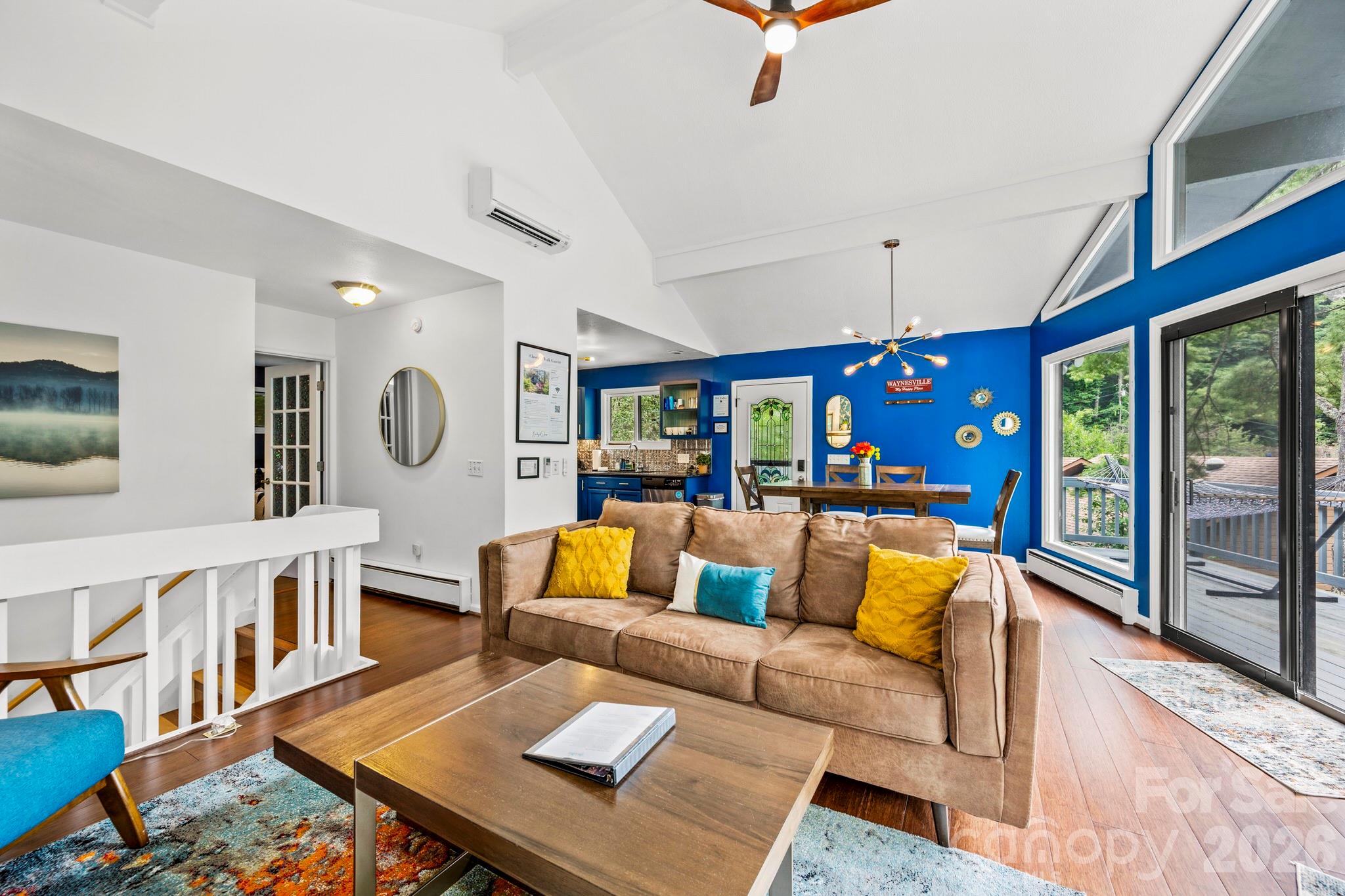 Light filled open floor plan - 266 Chestnut Walk Drive, Waynesville