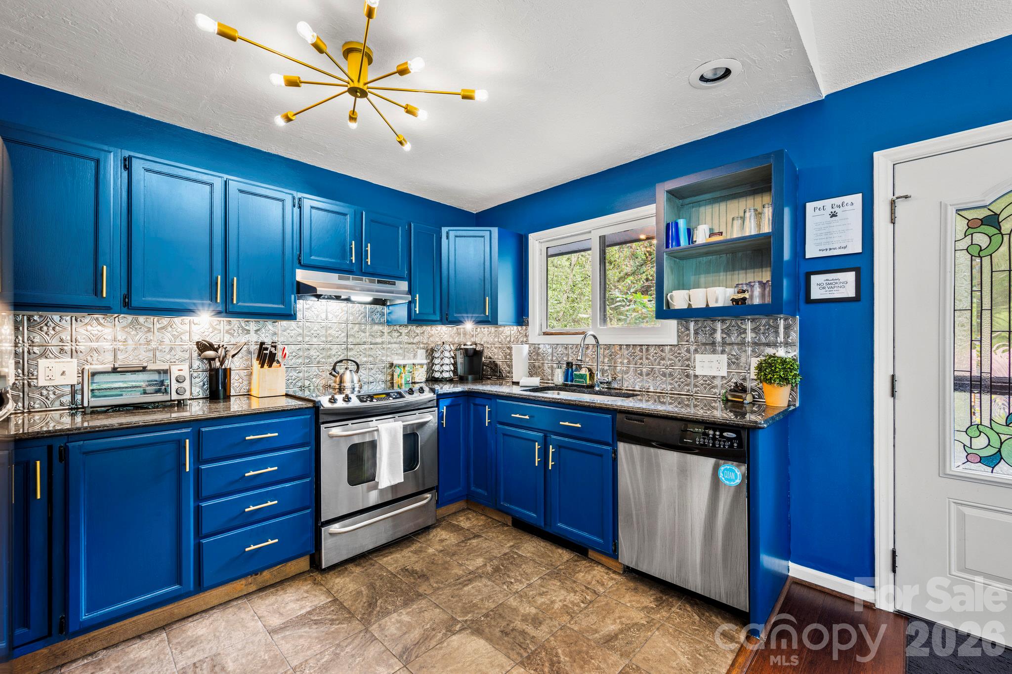 Spacious kitchen - 266 Chestnut Walk Drive, Waynesville