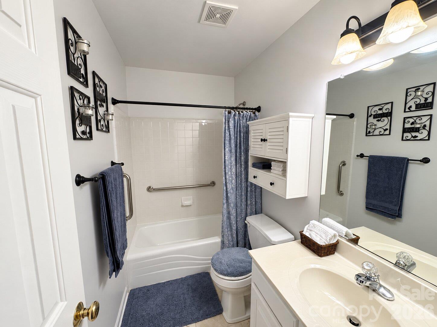 Single Family Residence at 3663 Canopy Oak Court, High Point, photo 7 of 10