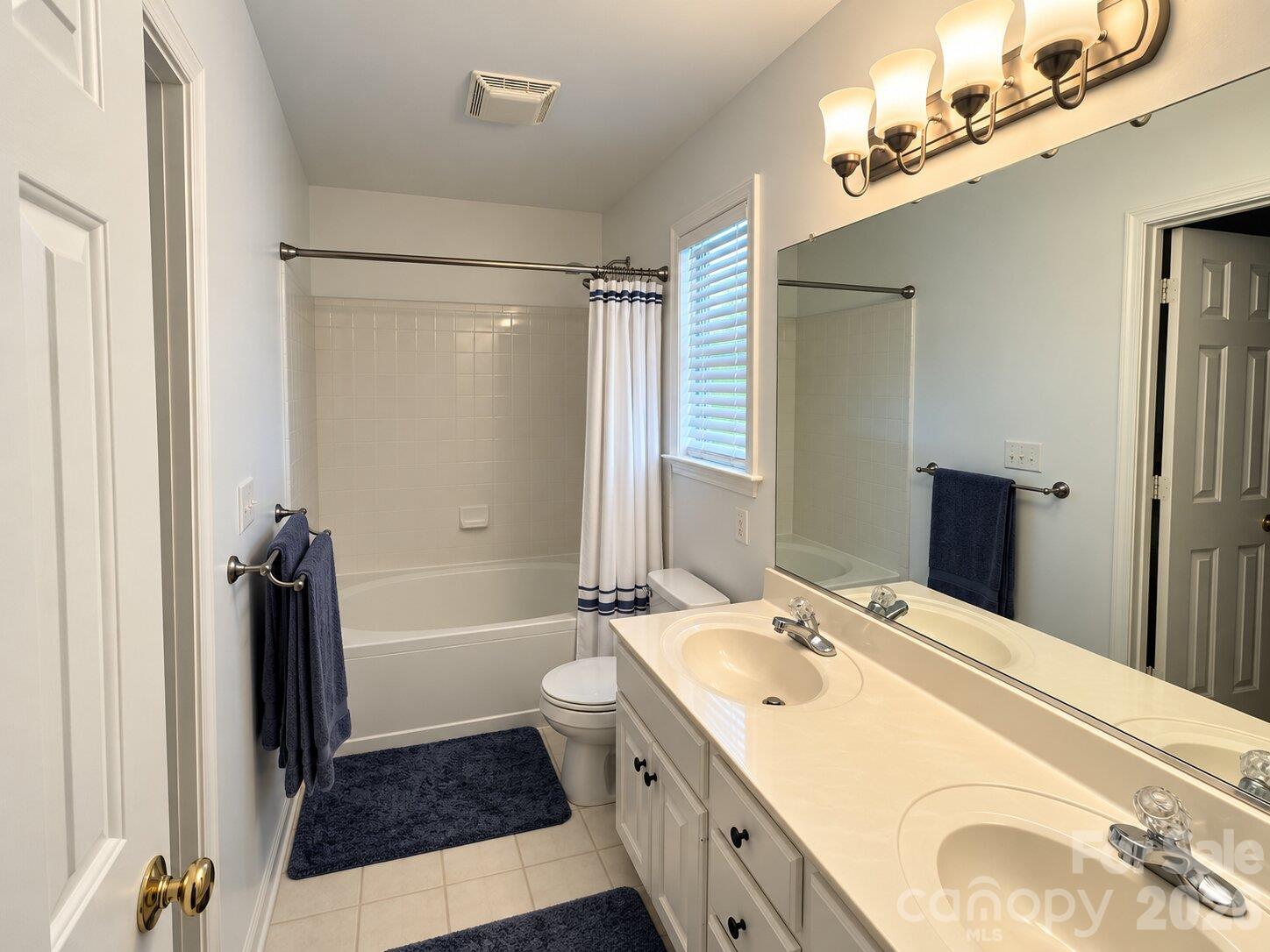 Single Family Residence at 3663 Canopy Oak Court, High Point, photo 8 of 10