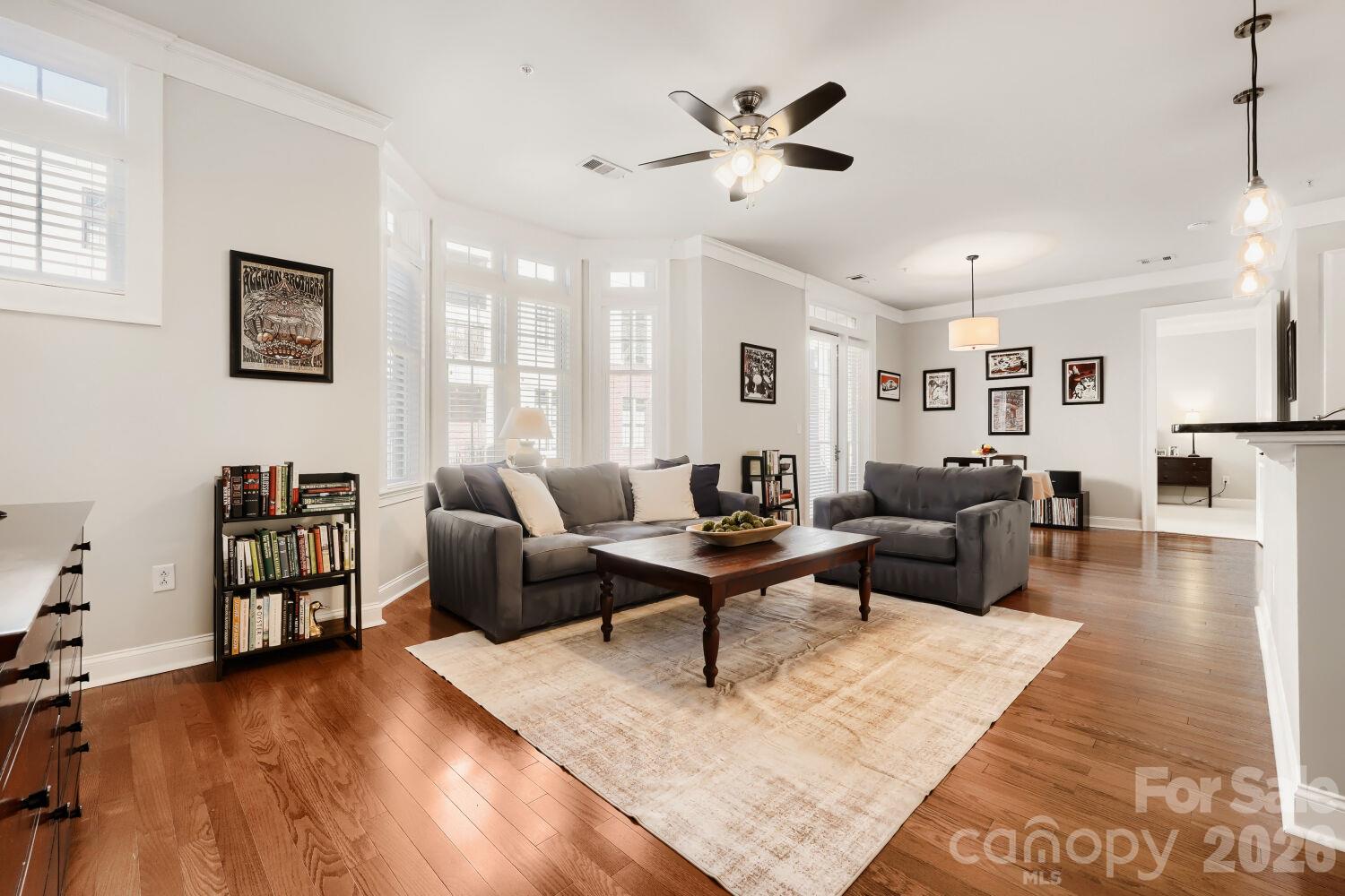Vast living room - 2810 Selwyn Avenue, Charlotte