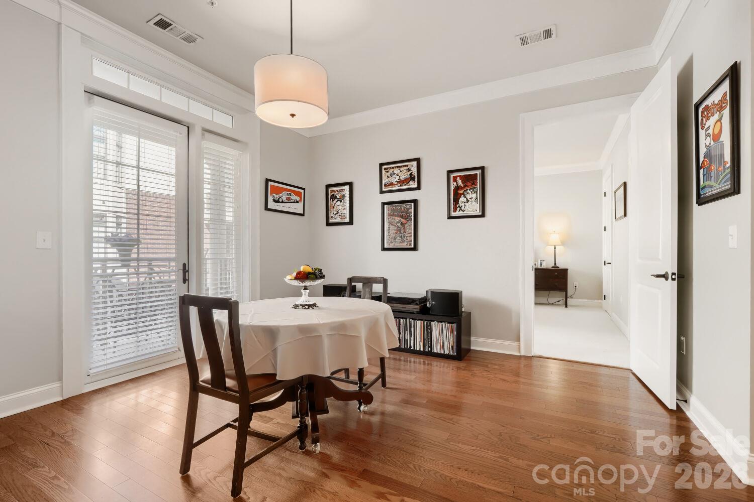 Dining space with access to balcony - 2810 Selwyn Avenue, Charlotte