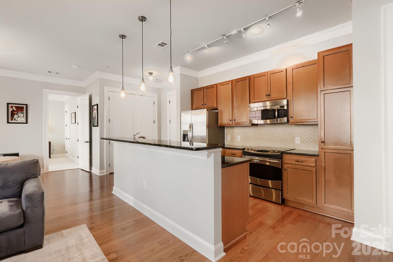 Kitchen with ample storage - 2810 Selwyn Avenue, Charlotte
