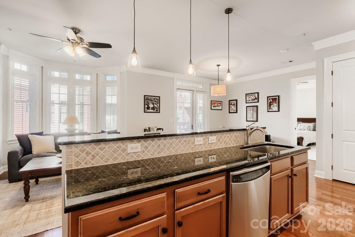Granite counters - 2810 Selwyn Avenue, Charlotte