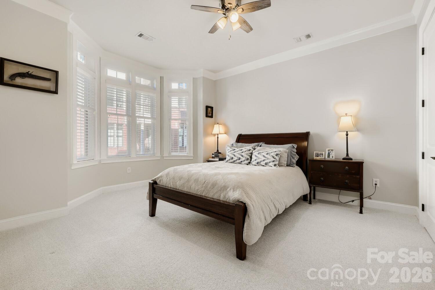 Oversized primary bedroom - 2810 Selwyn Avenue, Charlotte