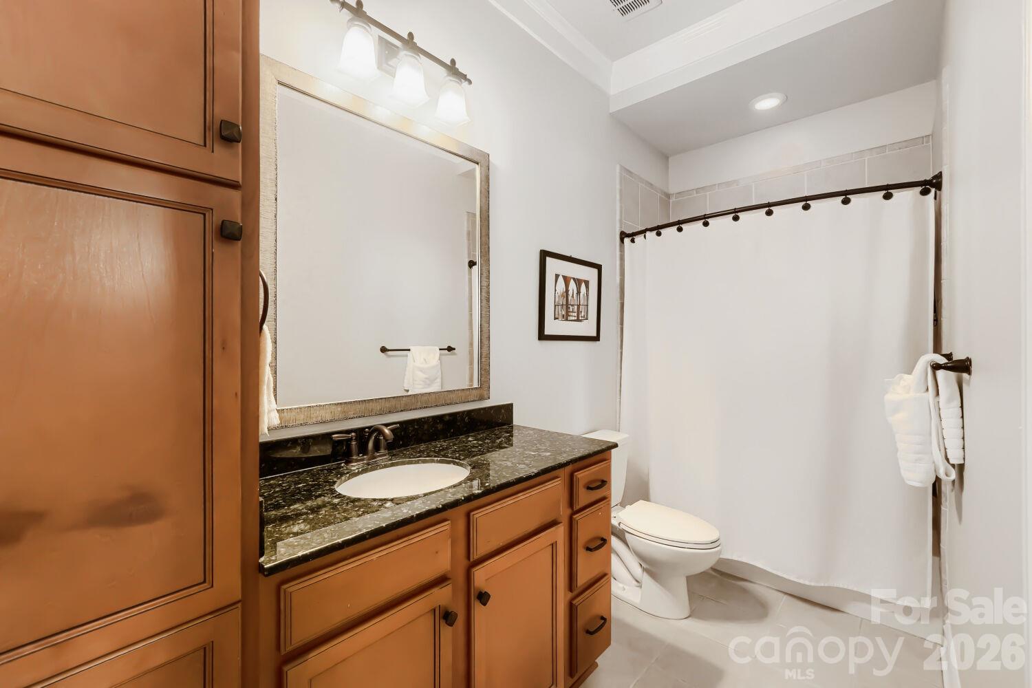 Secondary full bathroom - 2810 Selwyn Avenue, Charlotte
