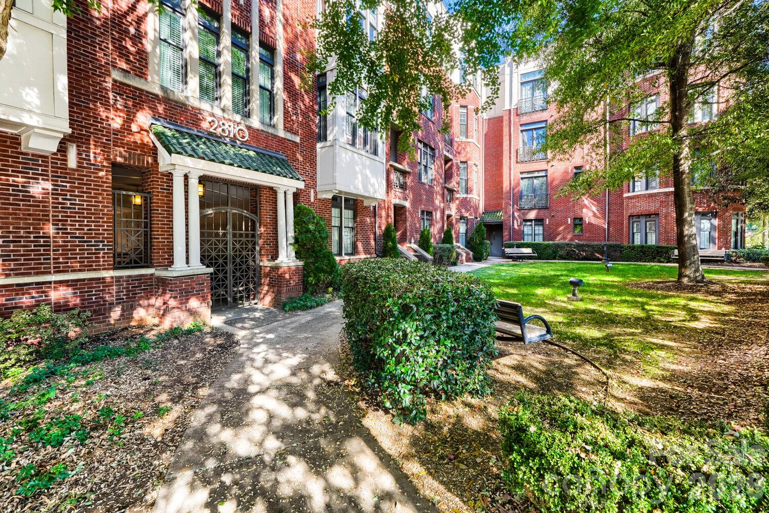 Community entrance - 2810 Selwyn Avenue, Charlotte