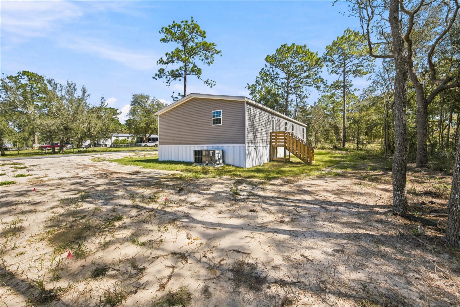 Manufactured Home at 14330 SE 28TH ST, MORRISTON, photo 6 of 39