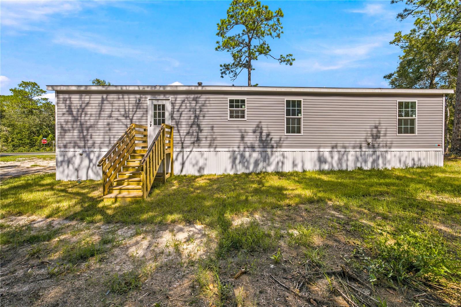 Manufactured Home at 14330 SE 28TH ST, MORRISTON, photo 7 of 39