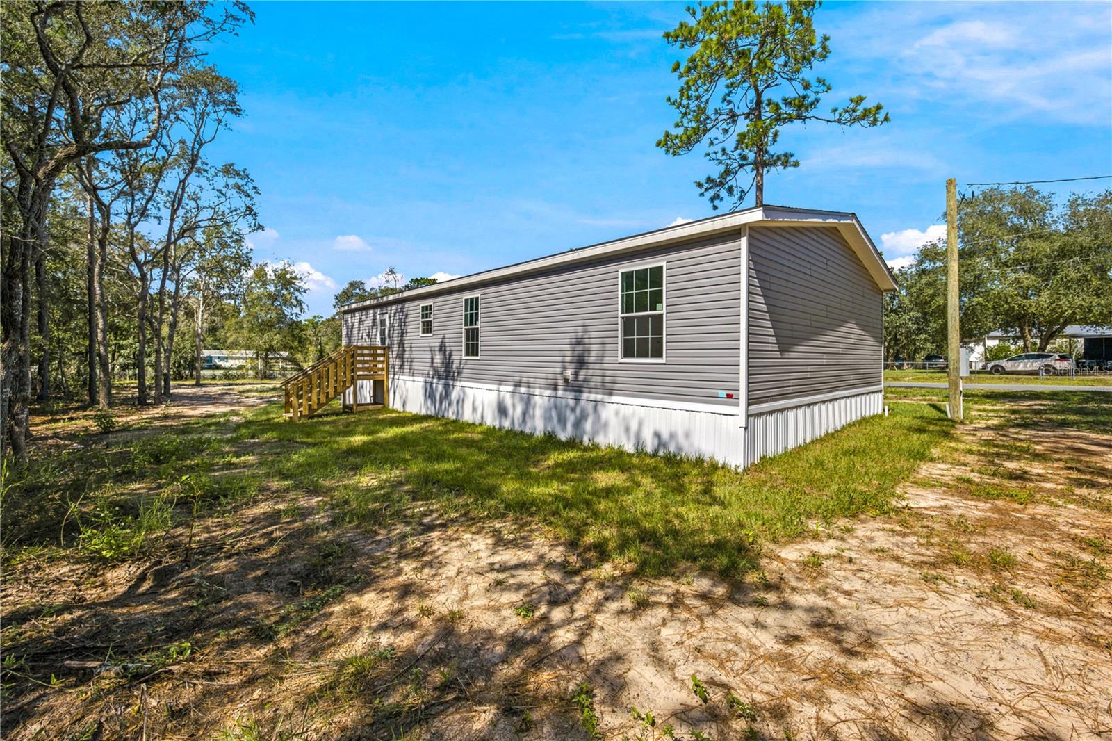 Manufactured Home at 14330 SE 28TH ST, MORRISTON, photo 8 of 39
