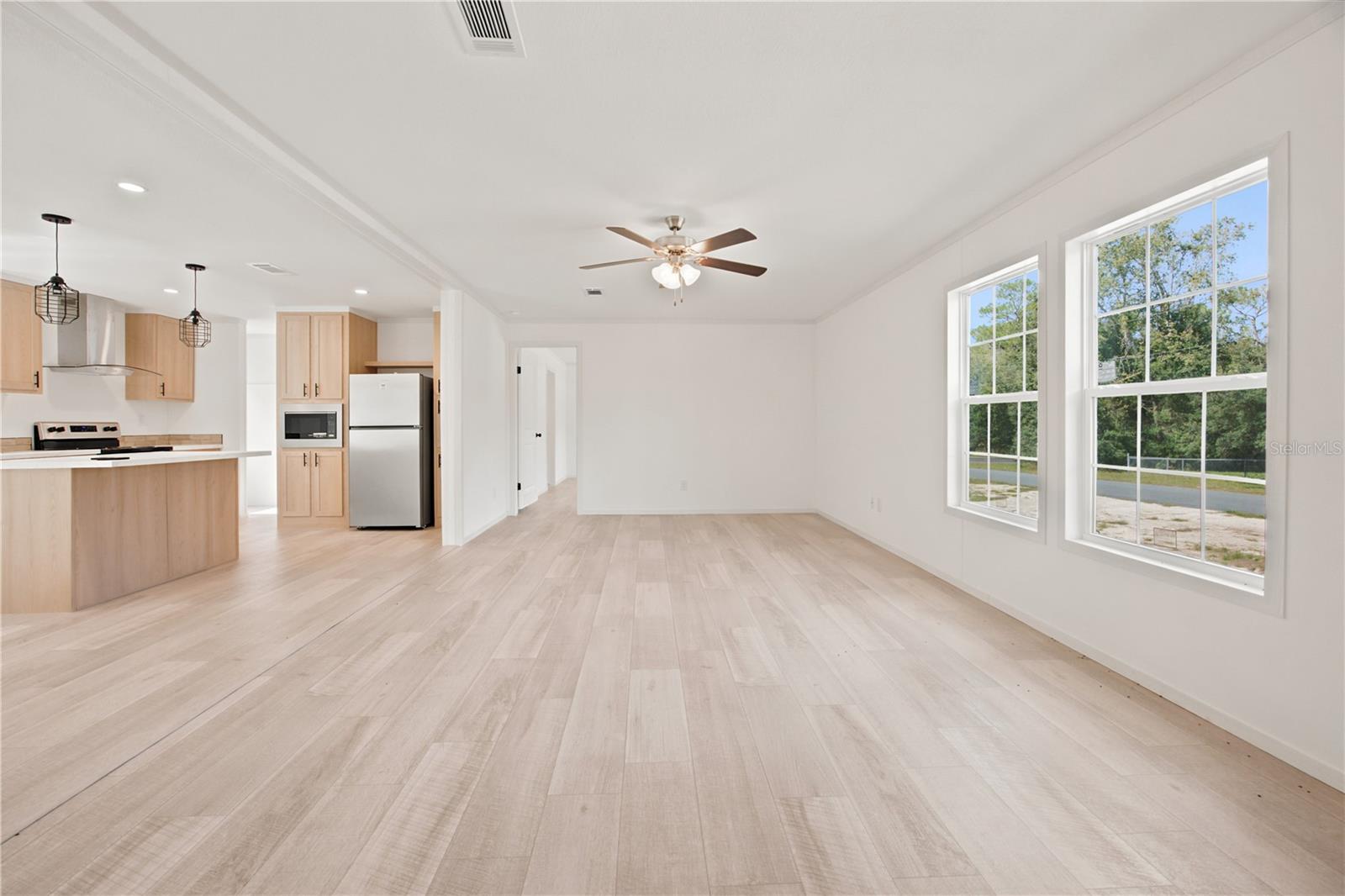 Manufactured Home at 14330 SE 28TH ST, MORRISTON, photo 10 of 39